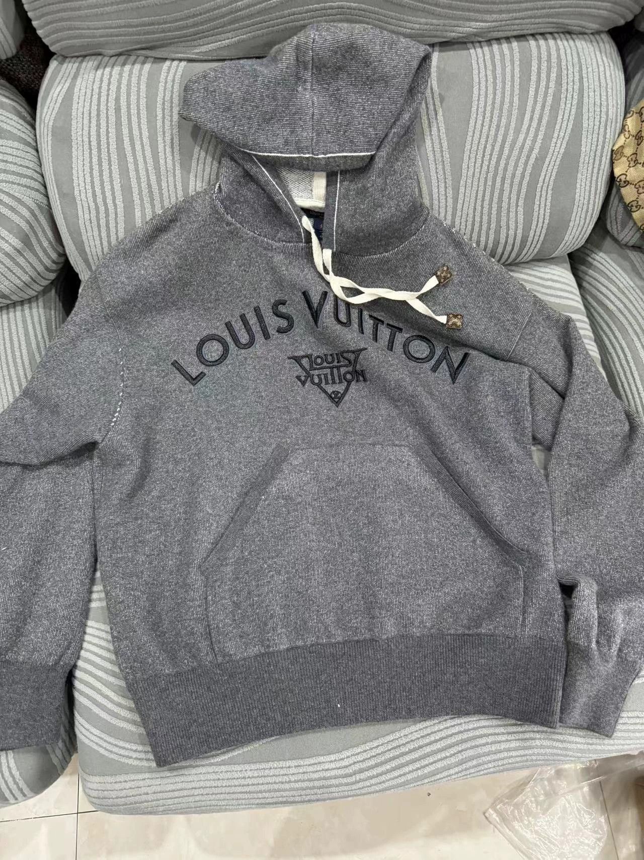 Louis Vuitton LV Cashmere Sweatshirt 99 New Size US S / EU 44-46 / 1 - 1 Thumbnail