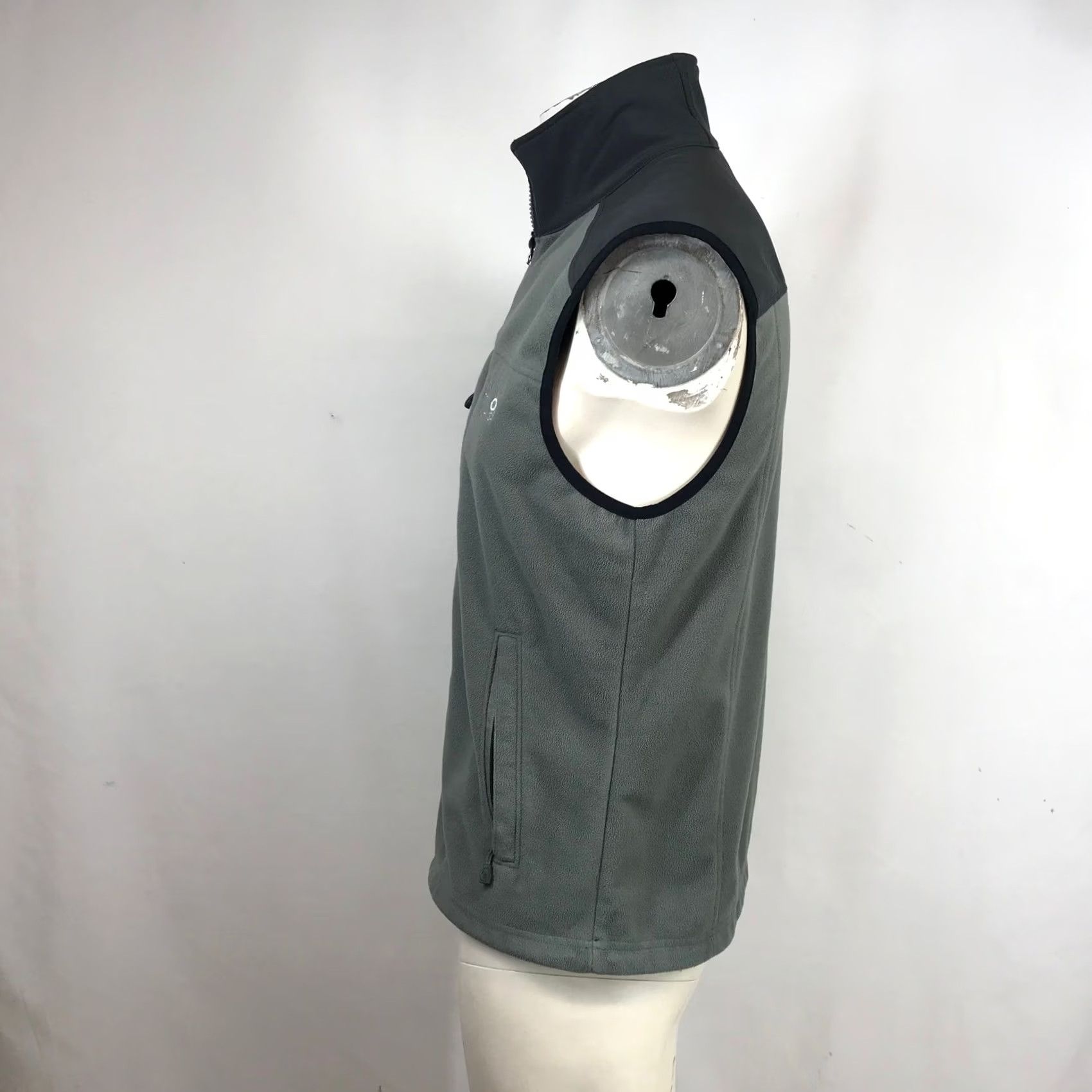 Mountain Hardwear Mountain Hardwear Mens Fleece Vest Gray Black Full Zip Mock Neck Medium Size US M / EU 48-50 / 2 - 7 Thumbnail