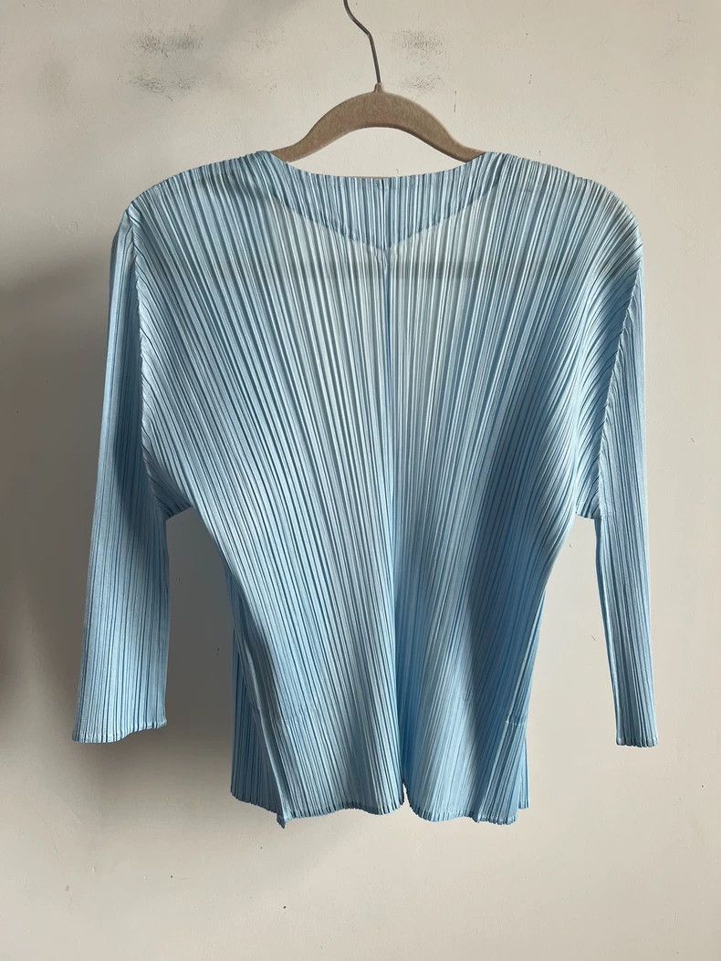 Issey Miyake Issey Miyake size:4 Blue pleated cardigan Size S / US 4 / IT 40 - 2 Thumbnail