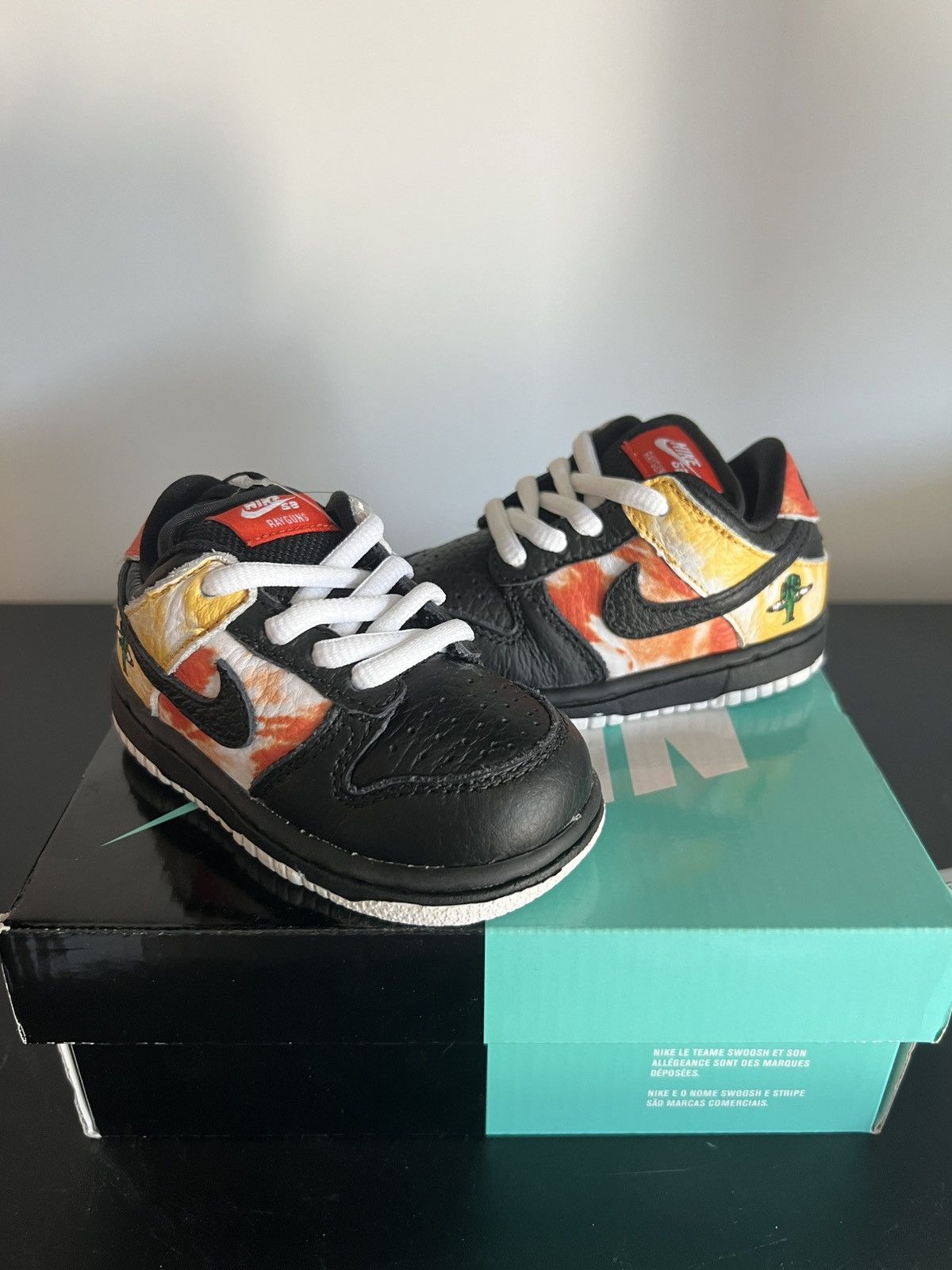 Nike NIKE SB DUNK LOW “RAYGUN” (TD) Size US 5 / EU 37 - 3 Thumbnail