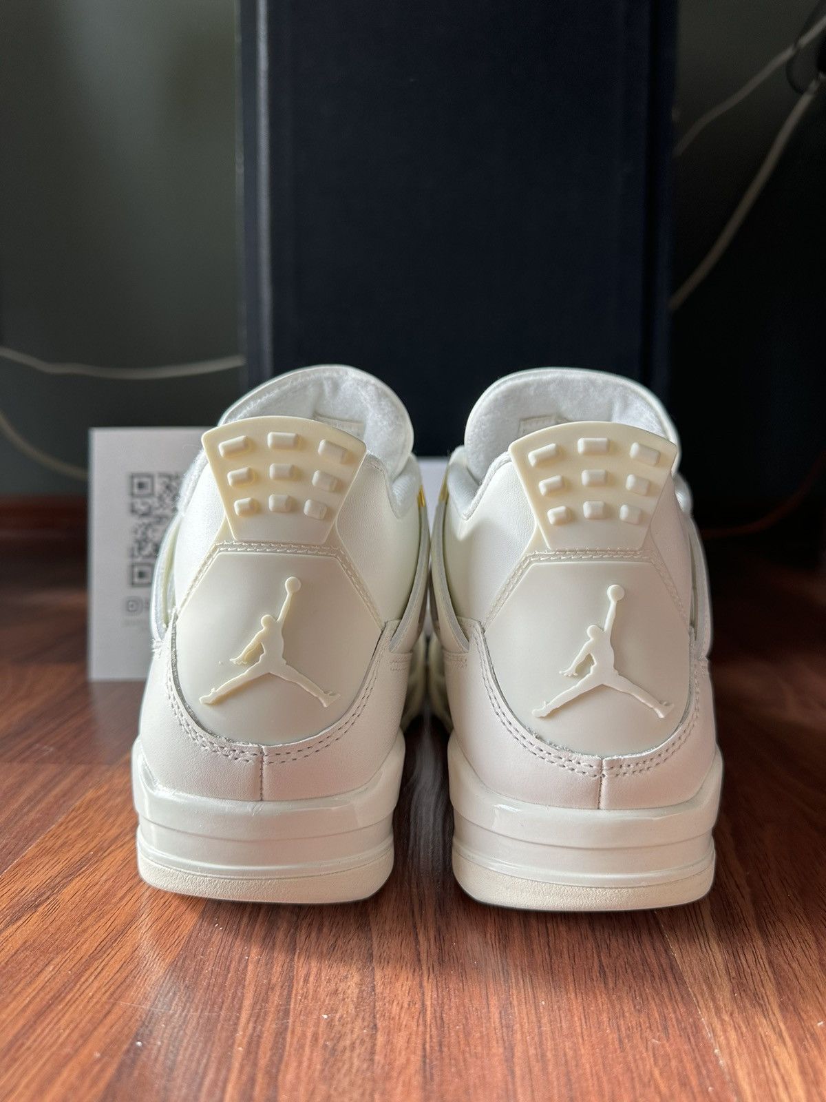 Jordan Brand Jordan 4 Retro Metallic Gold (W) Size 6.5M/8W AQ9129-170 Size US 8 / IT 38 - 4 Thumbnail