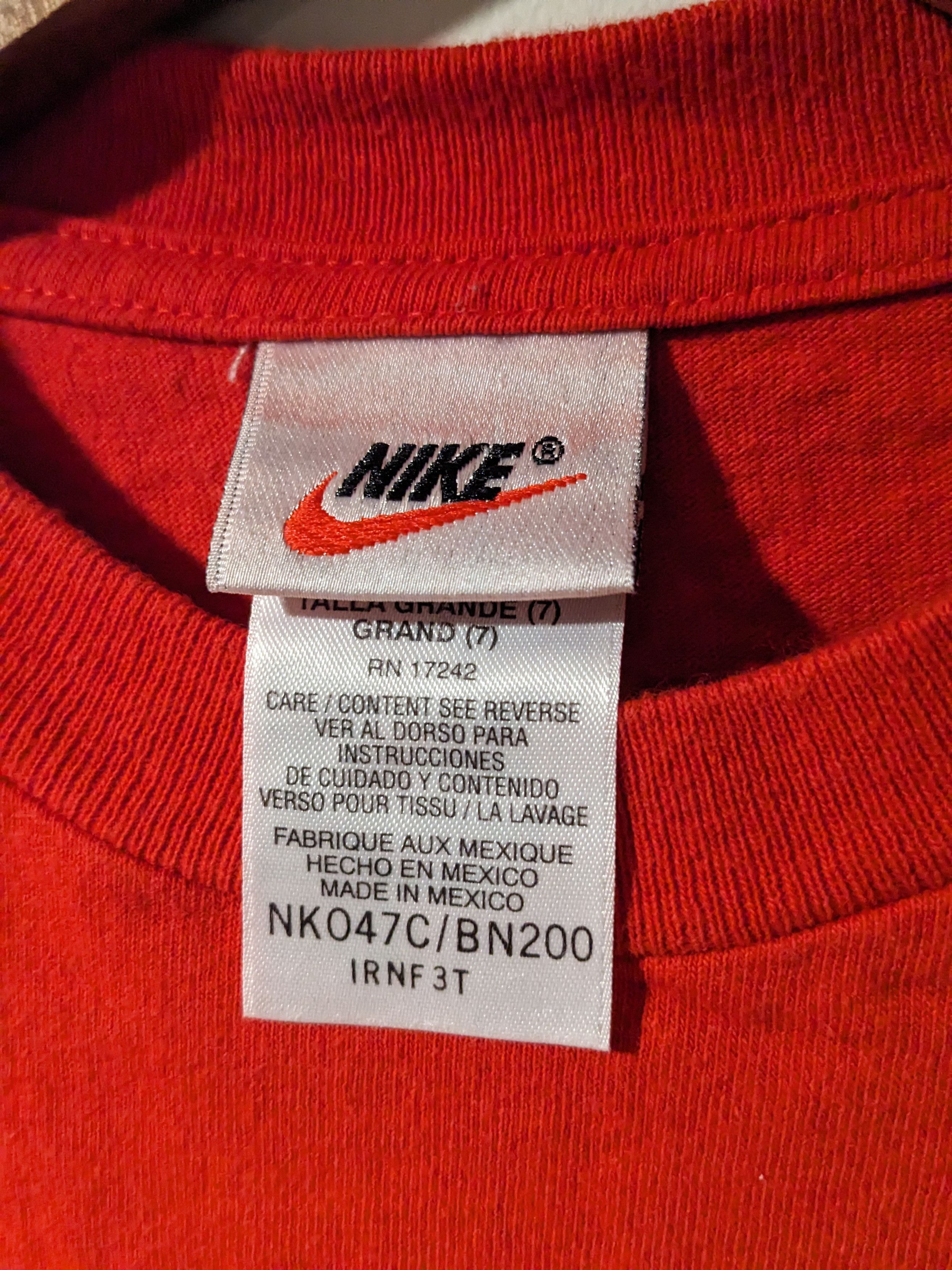 Nike × Vintage Vintage 90s Nike Spell Out Red Youth Large T-shirt Size US L / EU 52-54 / 3 - 3 Thumbnail