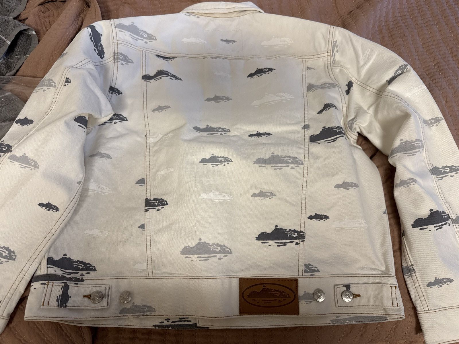 Corteiz Corteiz Alcatraz Pattern Denim Jacket- White Size US M / EU 48-50 / 2 - 2 Thumbnail
