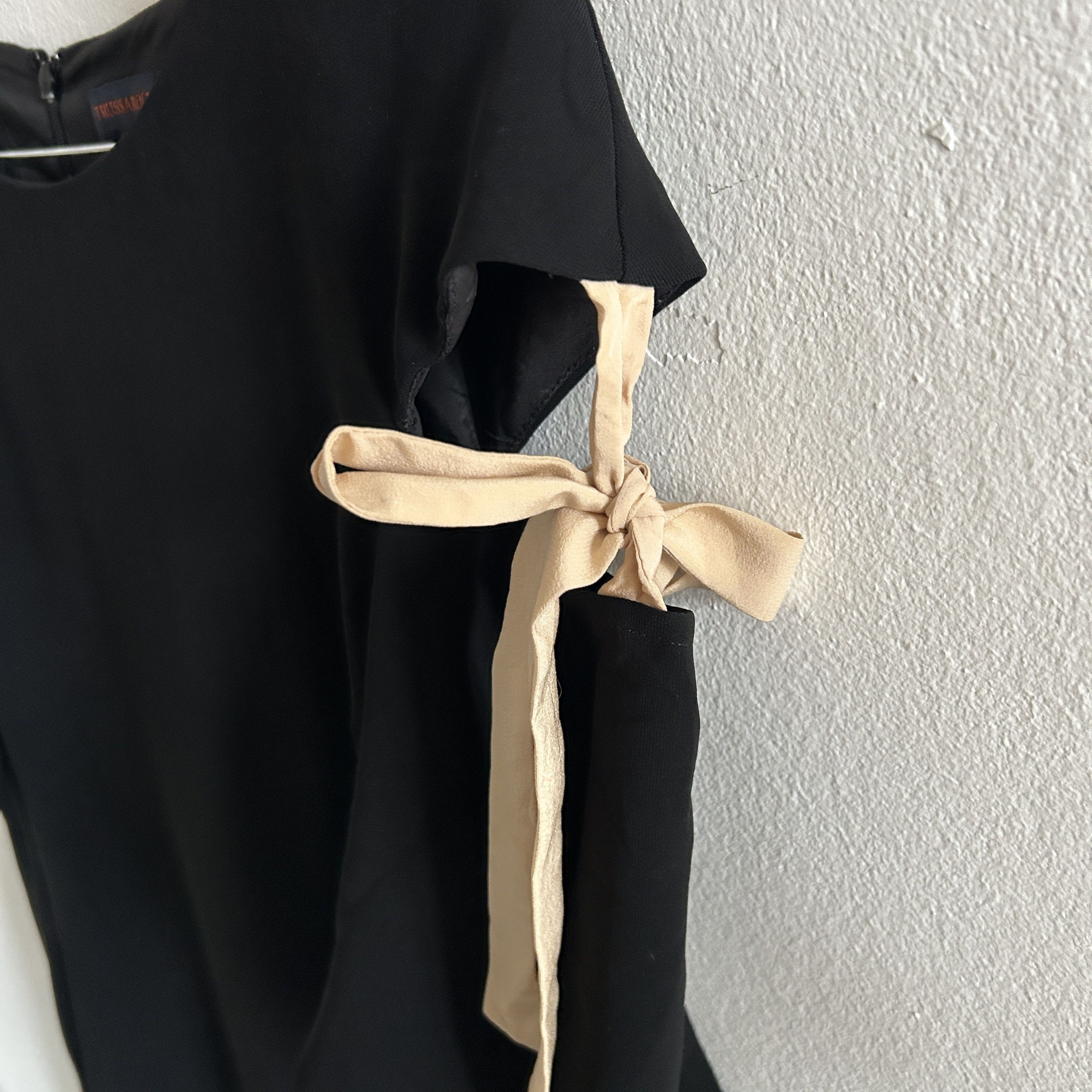 Trussardi Vintage Trussardi Black Cold Shoulder Dress Size M / US 6-8 / IT 42-44 - 13 Thumbnail