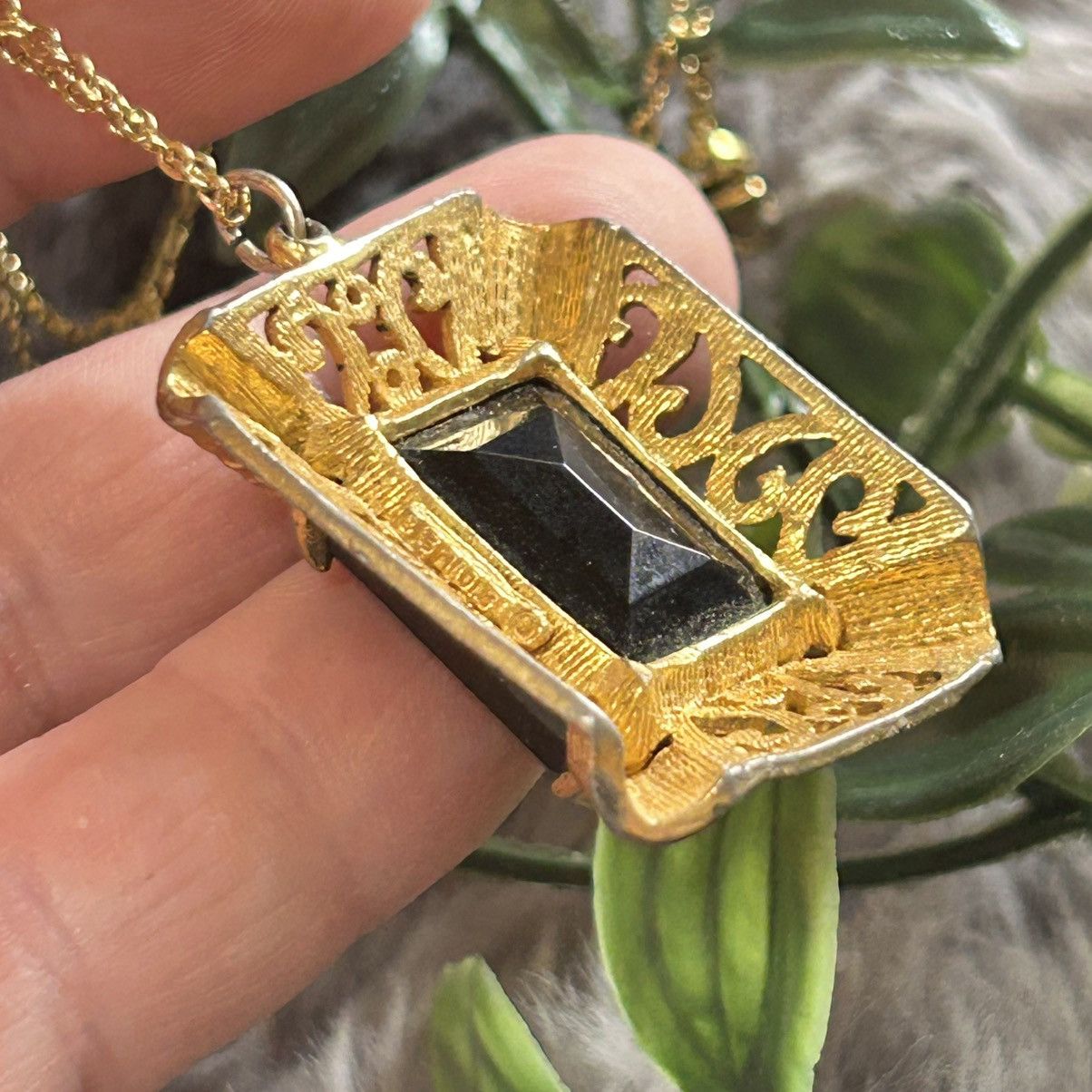 Vintage Vintage emerald cut black glass filigree pendant necklace Size ONE SIZE - 8 Thumbnail