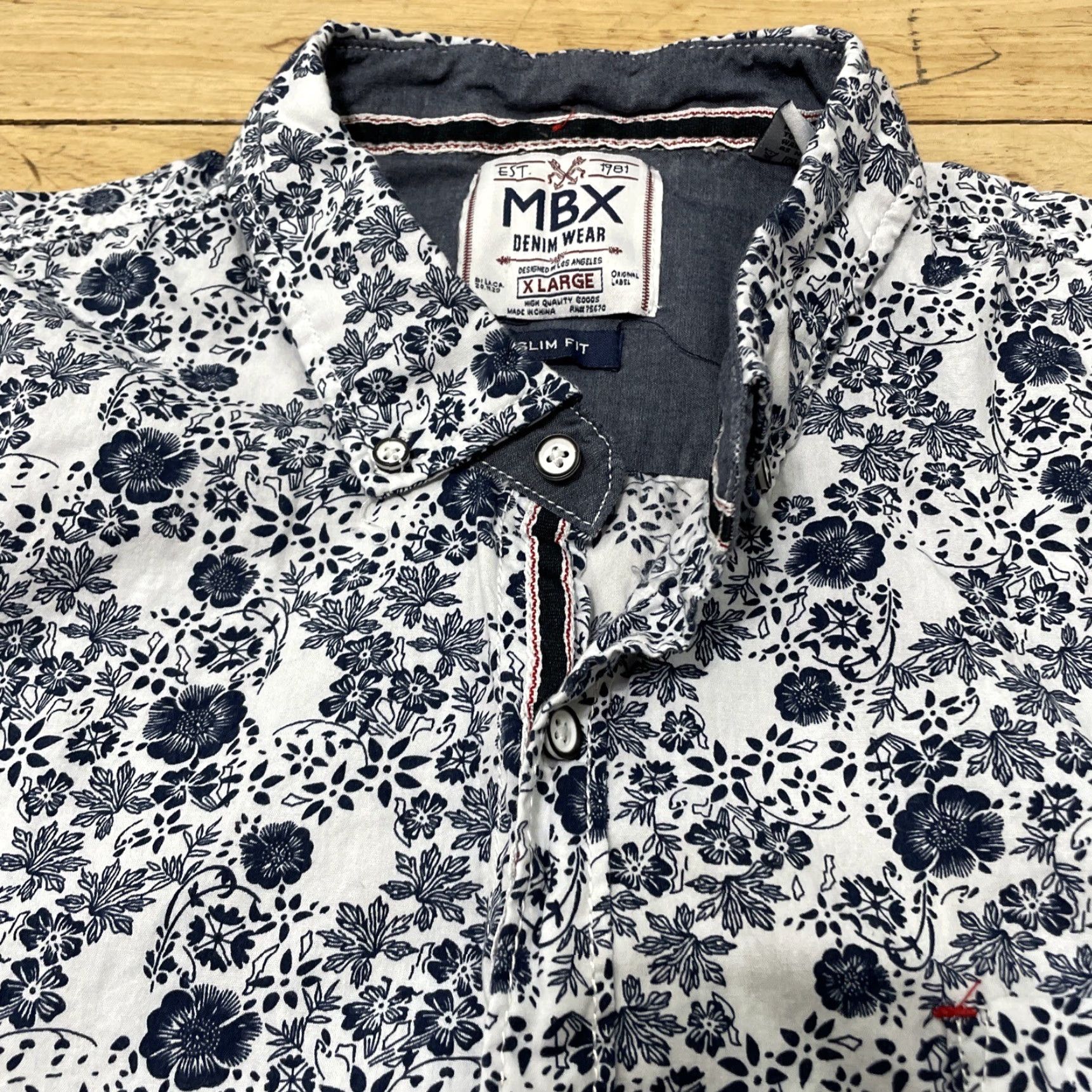 ALOHAS MBX DENIM WEAR Men's Shirt XL Slim Floral Blue White Button Up Red Trim Button-Up Short Sleeve Collared Denim Cotton Casual Modern Colorful 90s? Size US XL / EU 56 / 4 - 7 Thumbnail