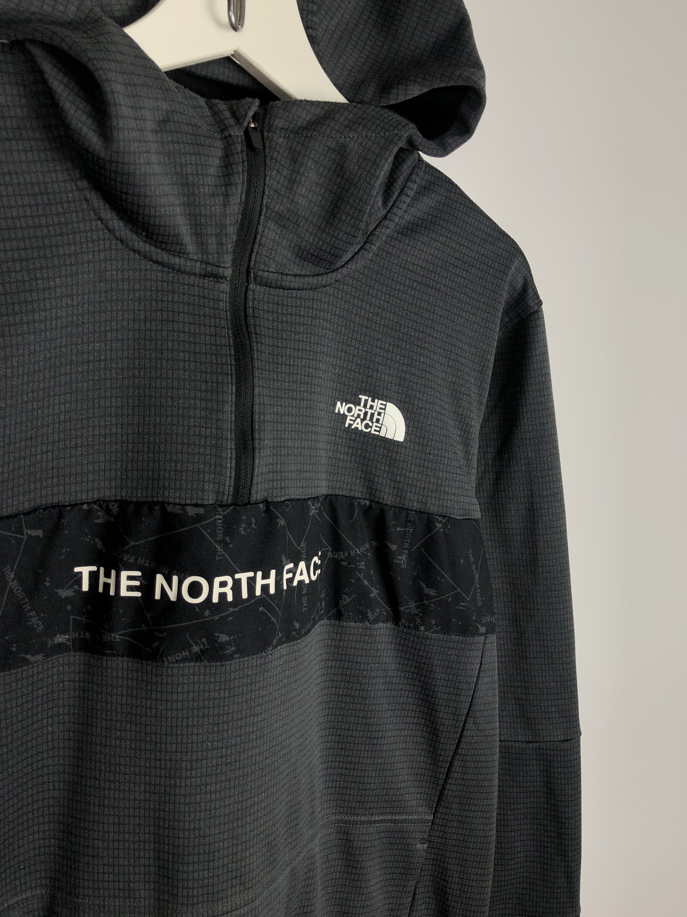 The North Face The North Face Hoodie Center Logo size M Size US M / EU 48-50 / 2 - 4 Thumbnail