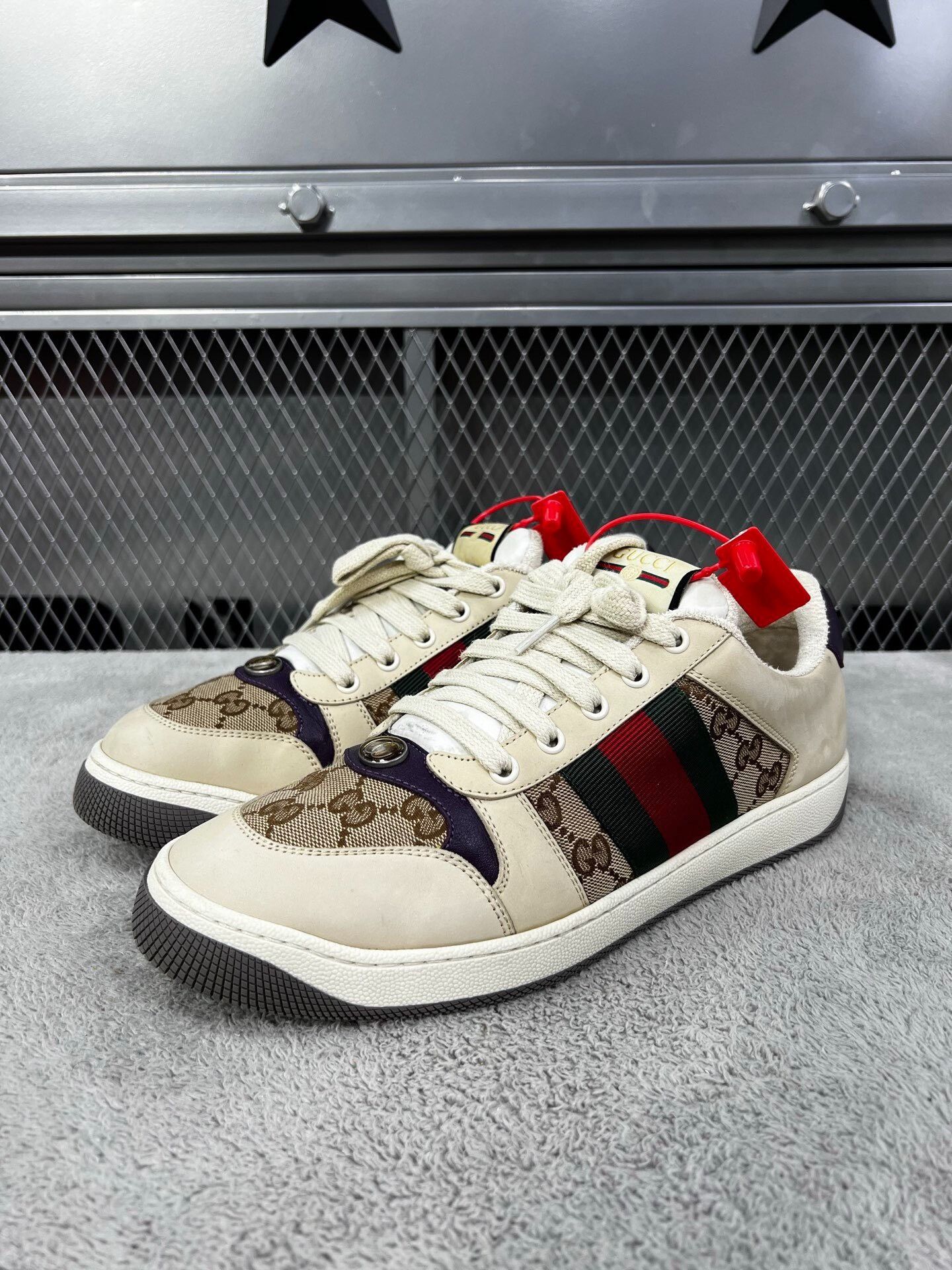 Gucci Gucci Beige Lowtop Sneakers 42 Men Size US 9 / EU 42 - 1 Thumbnail