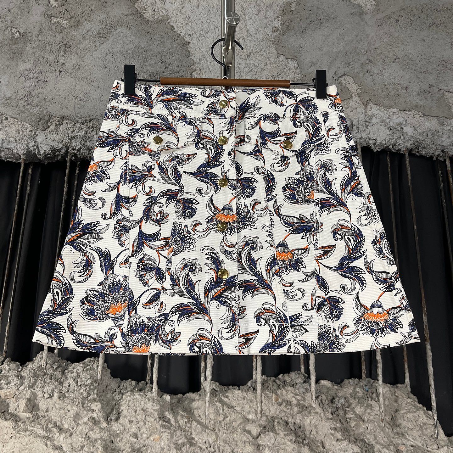 Louis Vuitton Louis Vuitton Floral Print Mini Skirt Size 34 Size 24" / US 00 / IT 34 - 1 Thumbnail