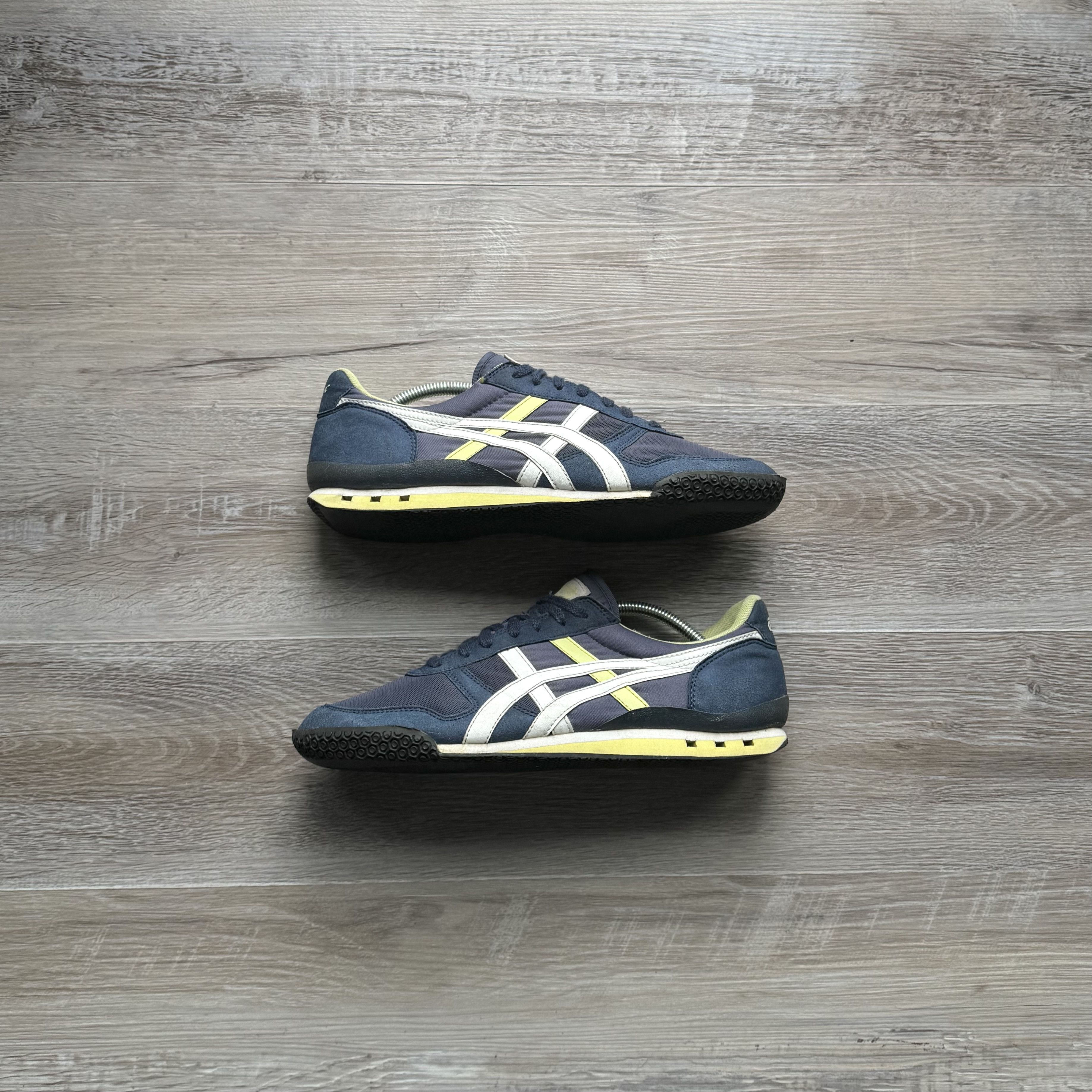 Onitsuka tiger ultimate 81 black best sale