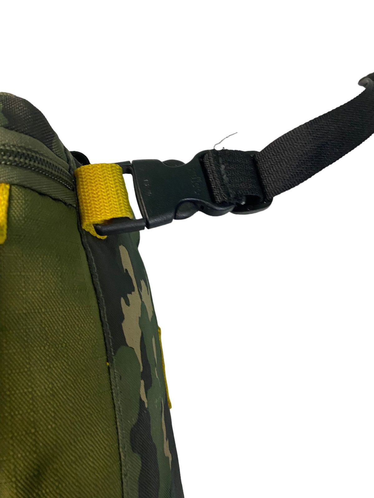 Designer × Gap × Vintage 👍 GAP KIDS CAMO sling bag Clutch backpack outdoor y2k Size ONE SIZE - 9 Thumbnail