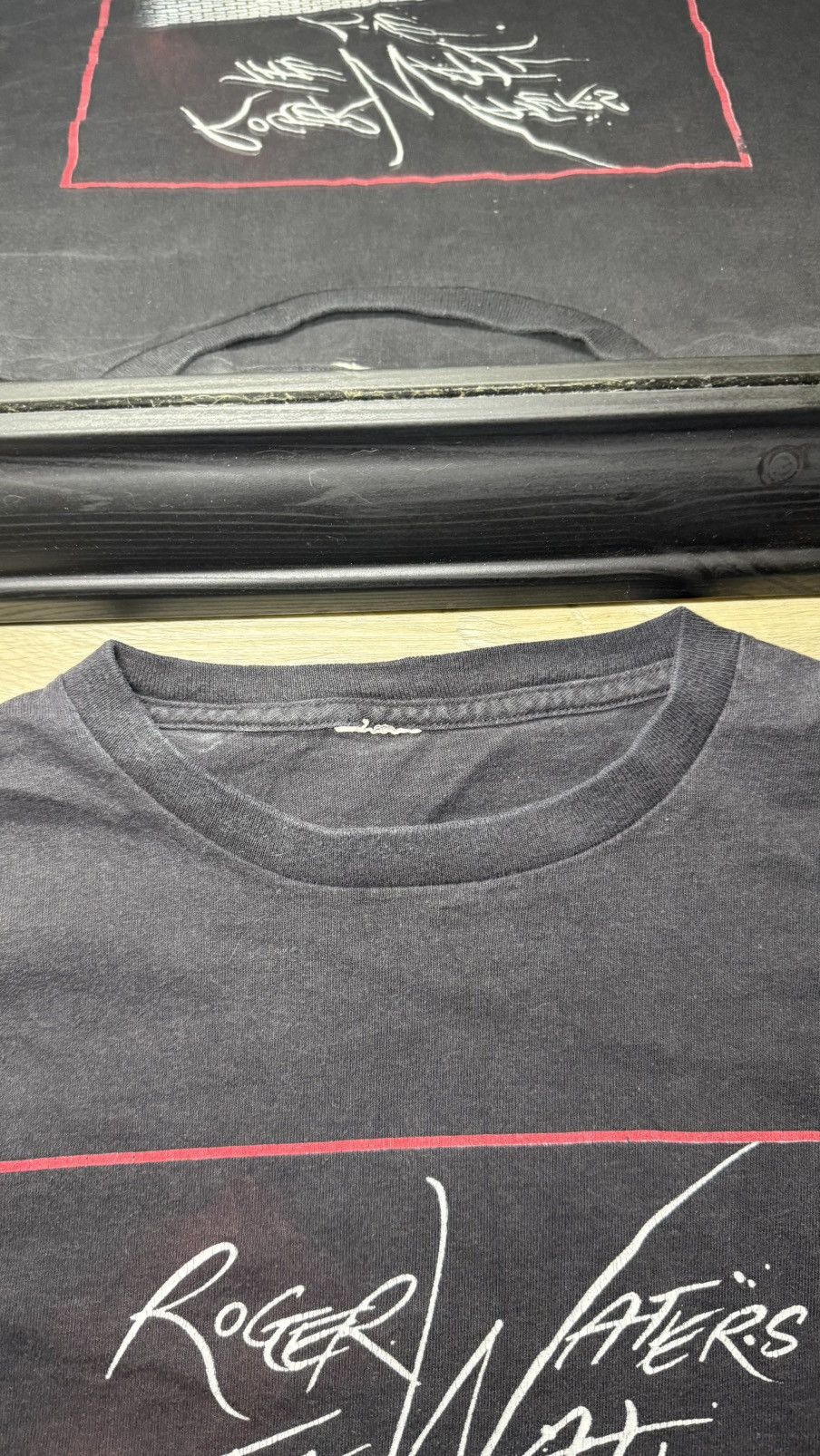 Band Tees Vintage / Y2K 2010 Roger Waters The Wall Live Concert Shirt Size US XL / EU 56 / 4 - 5 Thumbnail