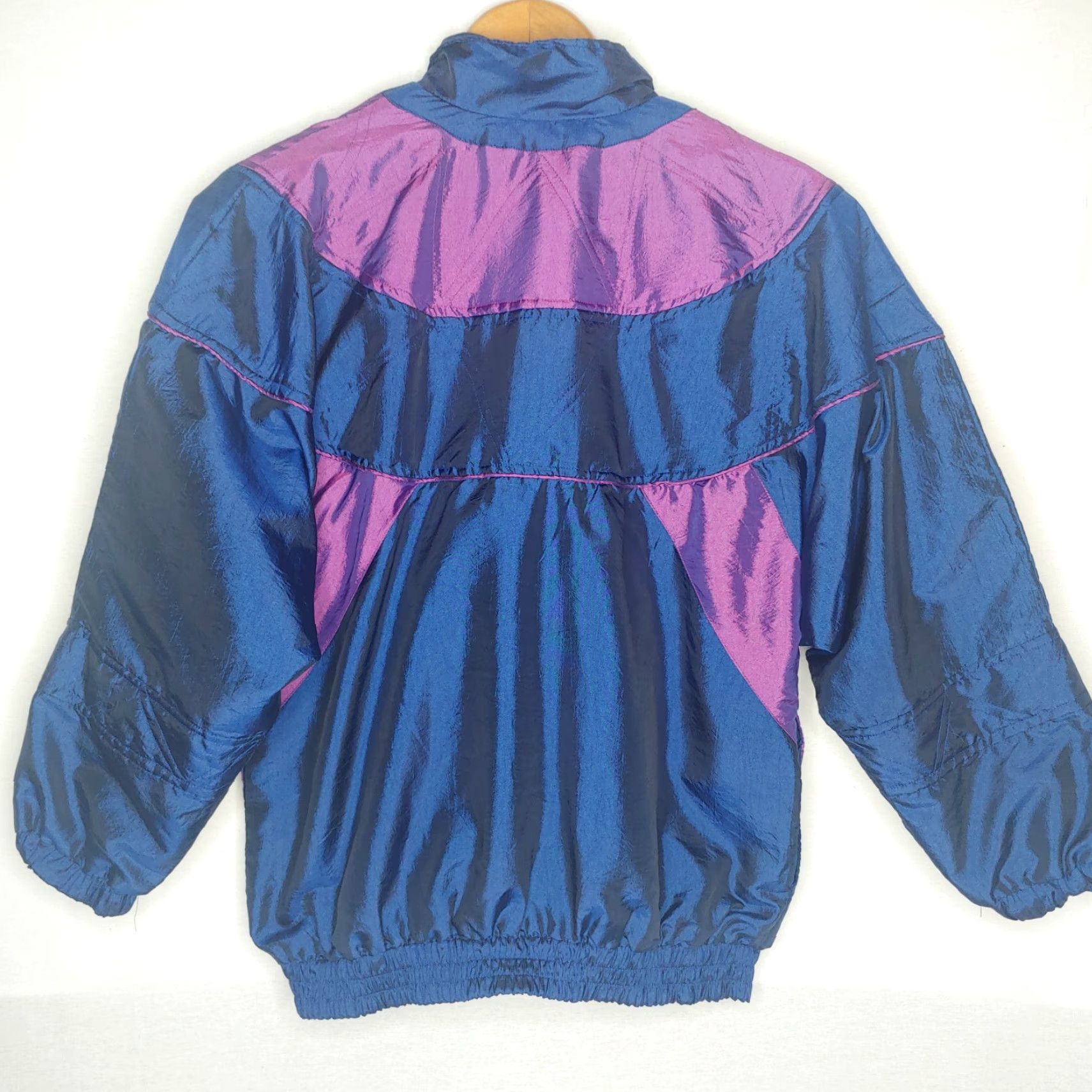Vintage VINTAGE Women's Jacket S Purple Blue Quilted Nylon Short Stand-Up Collar Retro 90s Zip Size S / US 4 / IT 40 - 4 Thumbnail