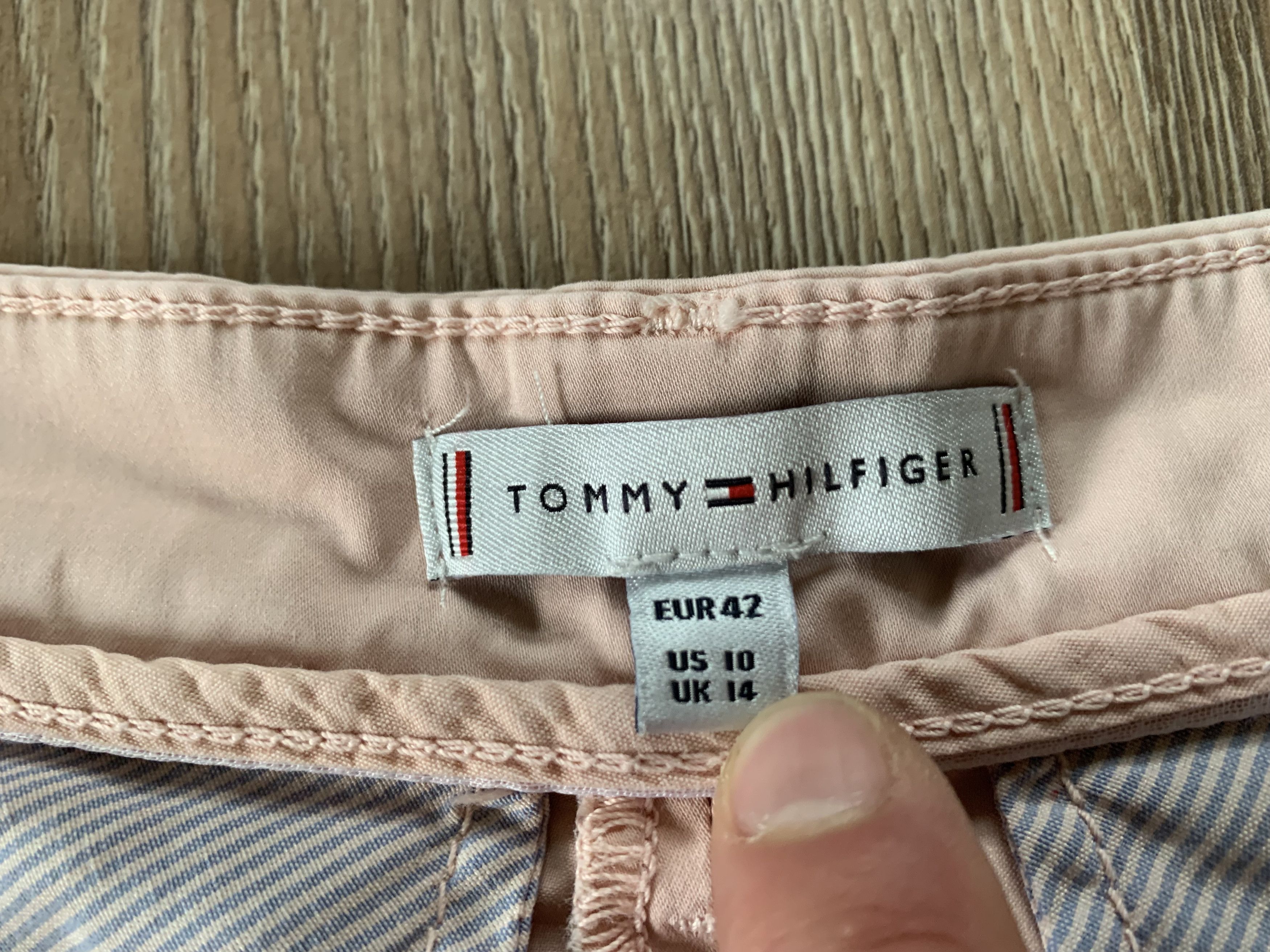 Tommy Hilfiger Tommy Hilfiger Women's Pleated Shorts Size L / US 10 / IT 46 - 7 Thumbnail