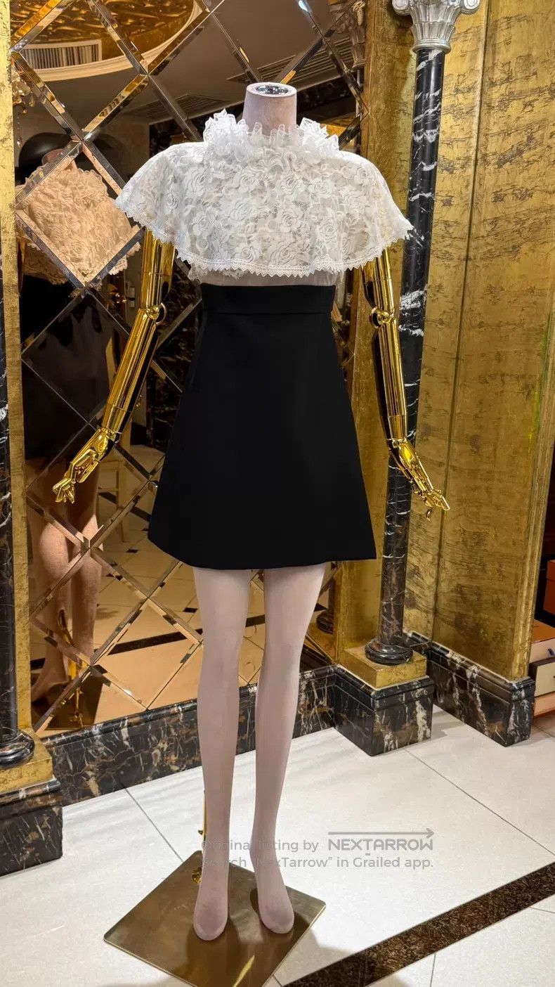 Valentino Valentino Cloak lace dress Size M / US 6-8 / IT 42-44 - 1 Thumbnail