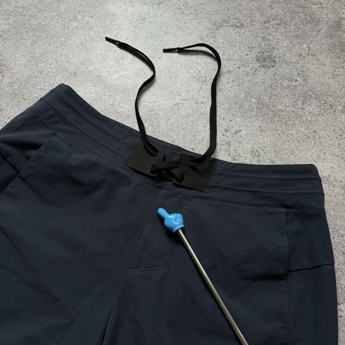 On On Cloud Hybrid Shorts Quick Dry Running Gear Solid Black Size US 30 / EU 46 - 6 Thumbnail