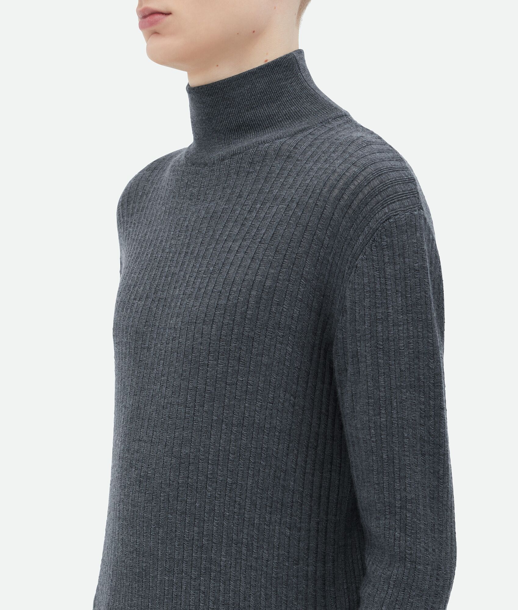 Bottega Veneta o1bcso1str0225 Light Wool Sweater in Dark Grey Size US M / EU 48-50 / 2 - 3 Thumbnail