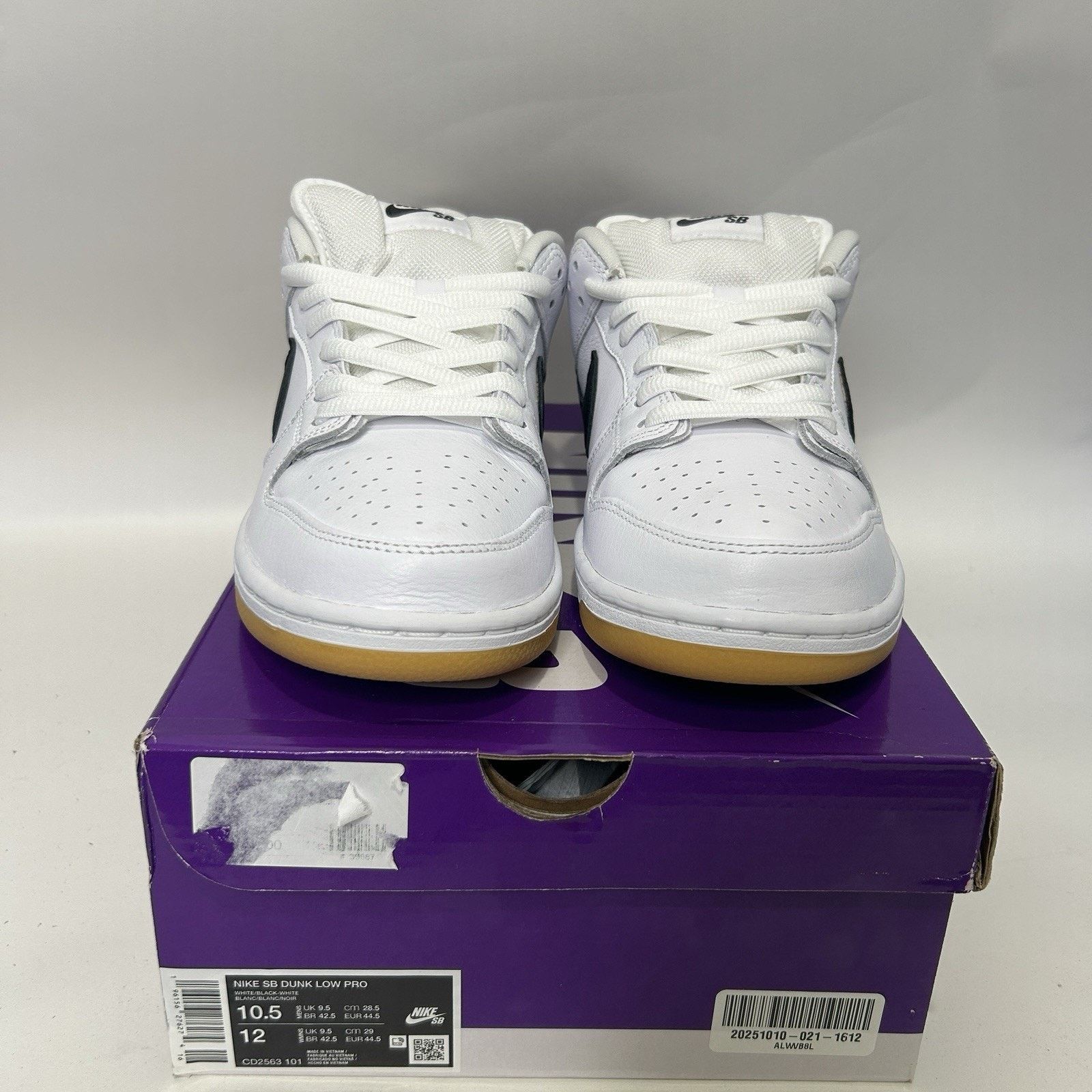 Nike Nike SB Dunk Low Pro "White Gum" Size US 10.5 / EU 43-44 - 2 Thumbnail