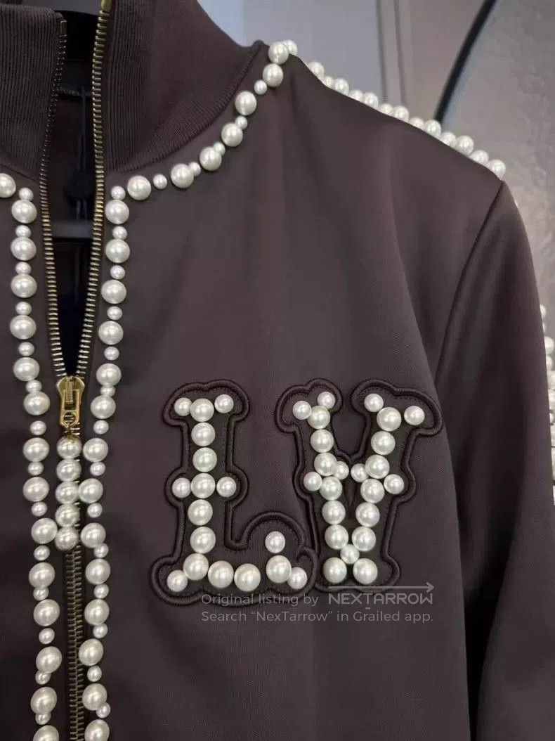 Louis Vuitton Louis Vuitton Pearl Embroidered Jacket for Sale. Size US M / EU 48-50 / 2 - 2 Thumbnail