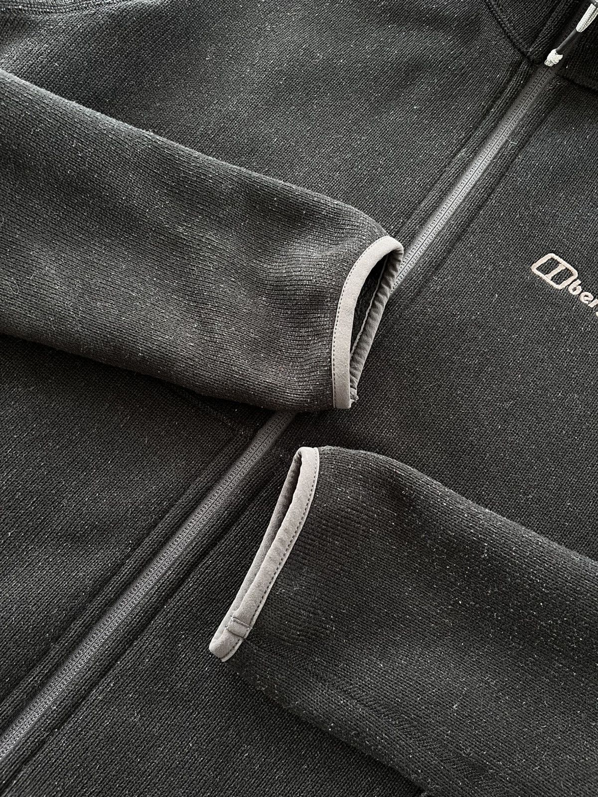 Berghaus Vintage Berghaus Polar Fleece Zip Jacket Black Outdoor Size US S / EU 44-46 / 1 - 10 Thumbnail