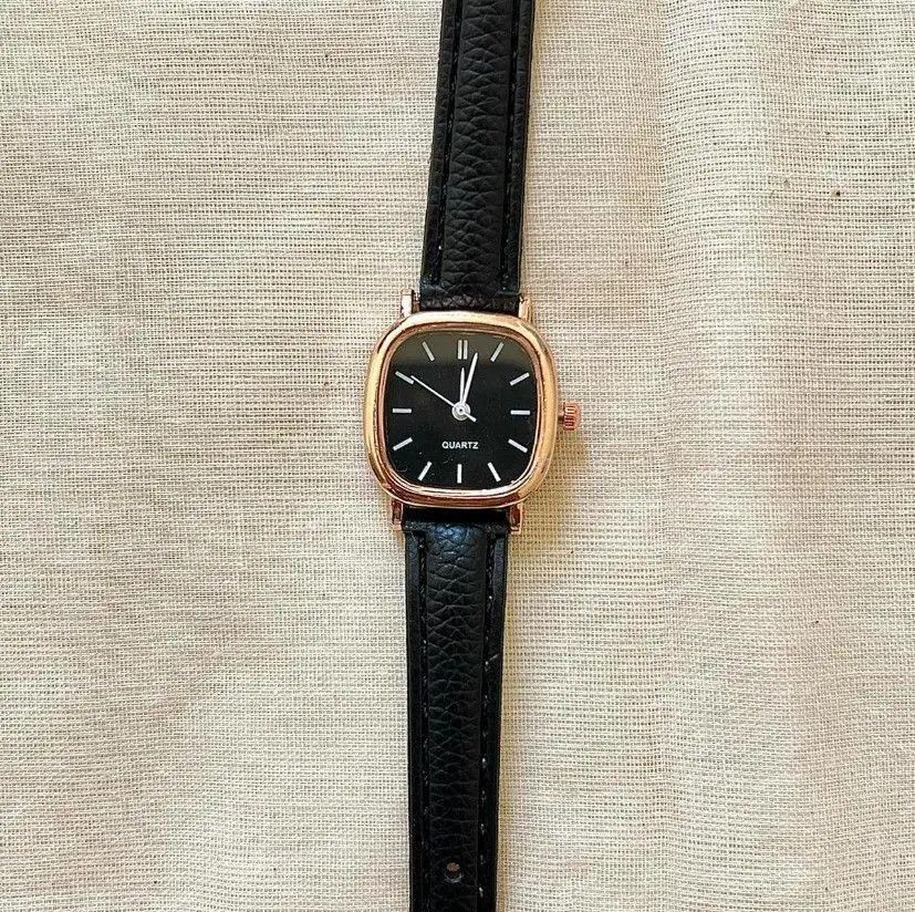 Jewelry 2000s vintage style cute square black leather luxury watch Size ONE SIZE - 2 Thumbnail