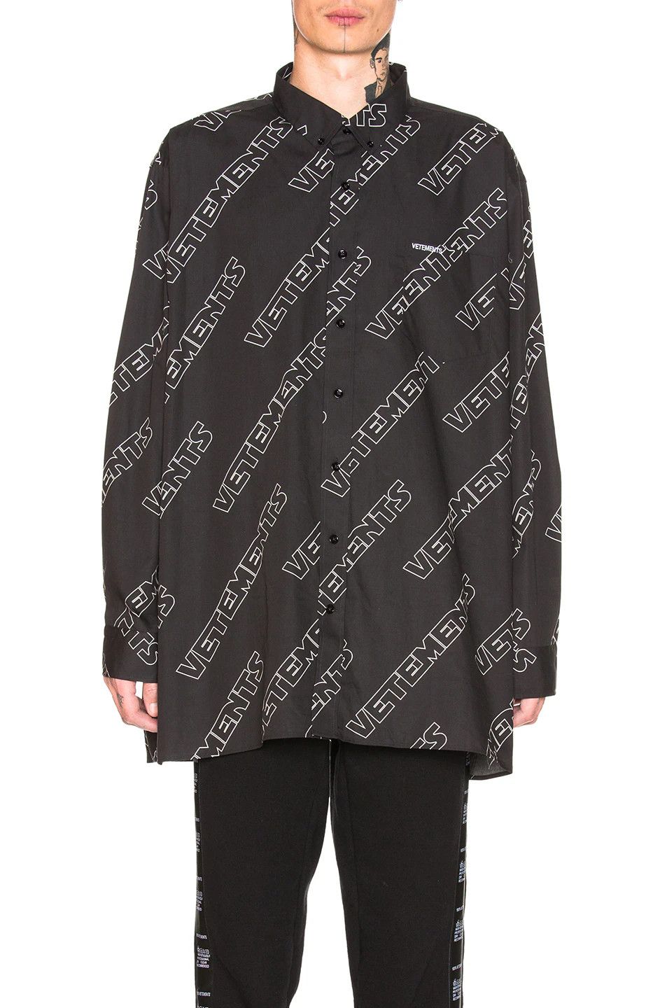 Vetements o1y0924 Logo Button Shirt in Black Size US M / EU 48-50 / 2 - 1 Thumbnail