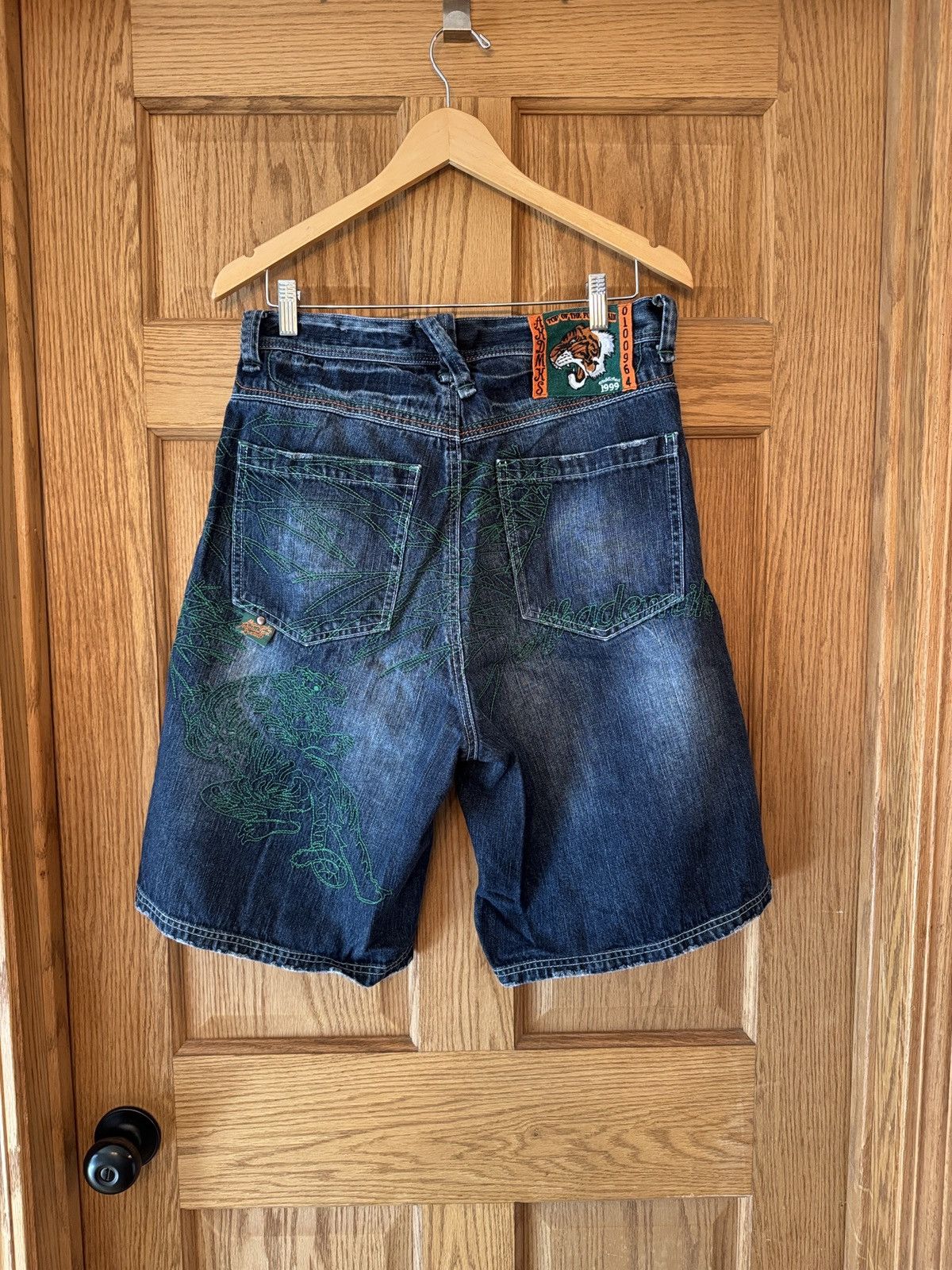 Akademiks Akademiks Y2k Dragon Embroidered Streetwear Jorts Size US 32 / EU 48 - 1 Thumbnail