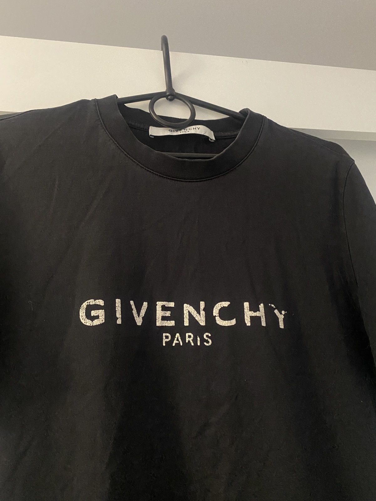 Givenchy Givenchy luxury distreesed logo tee Size US M / EU 48-50 / 2 - 5 Thumbnail