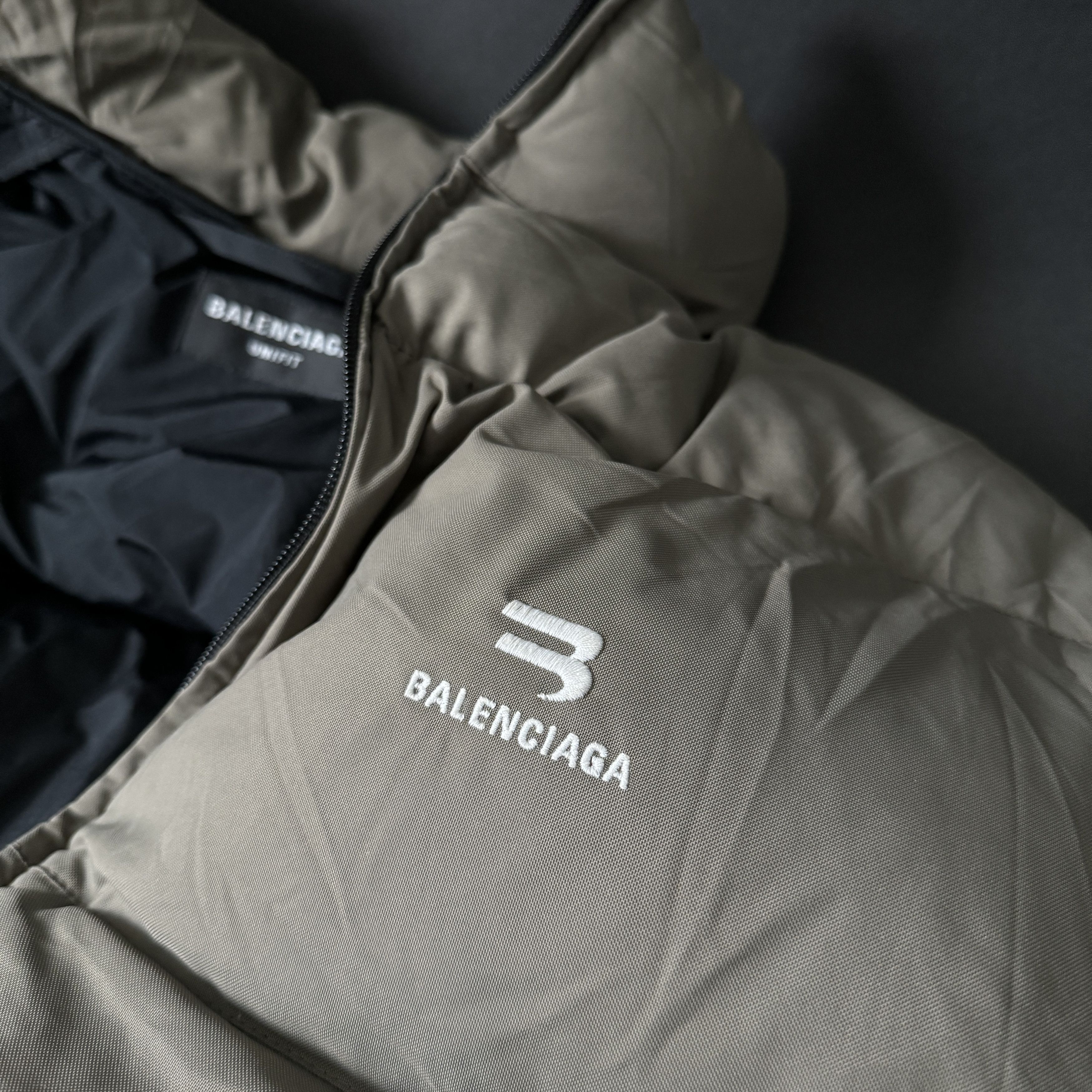 Balenciaga Balenciaga Sporty B Logo Puffer Jacket - XS Fits Medium Size US XS / EU 42 / 0 - 5 Thumbnail