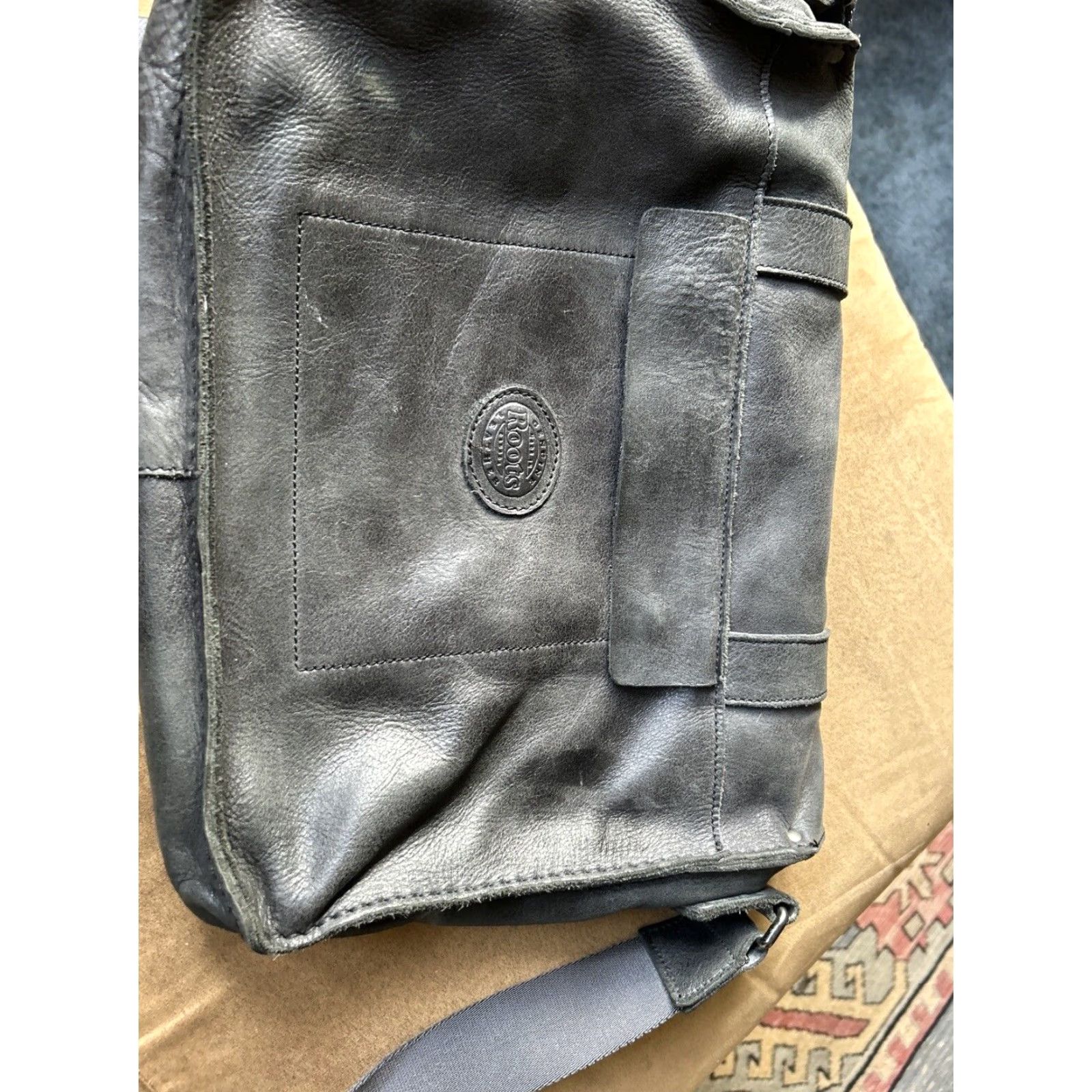 Roots ROOTS The Bourne Legacy Canada Leather Crossbody Messenger Bag 13" Men Black Leather Messenger Bag 13" Canada Roots Mens Mens Leather Crossbody Bag Size ONE SIZE - 5 Thumbnail