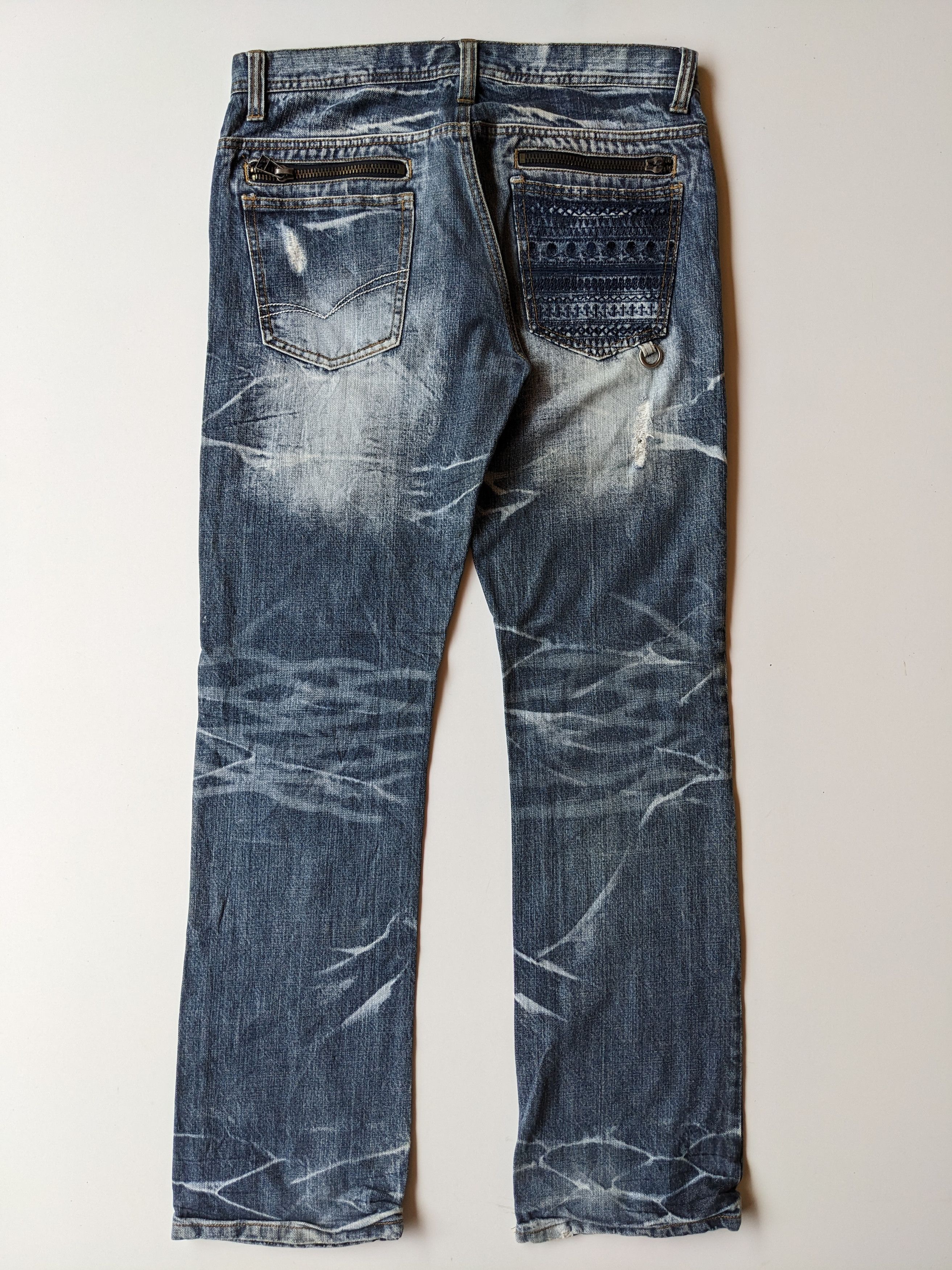 In The Attic In The Attic studded printed faded jeans Size US 33 - 2 Thumbnail