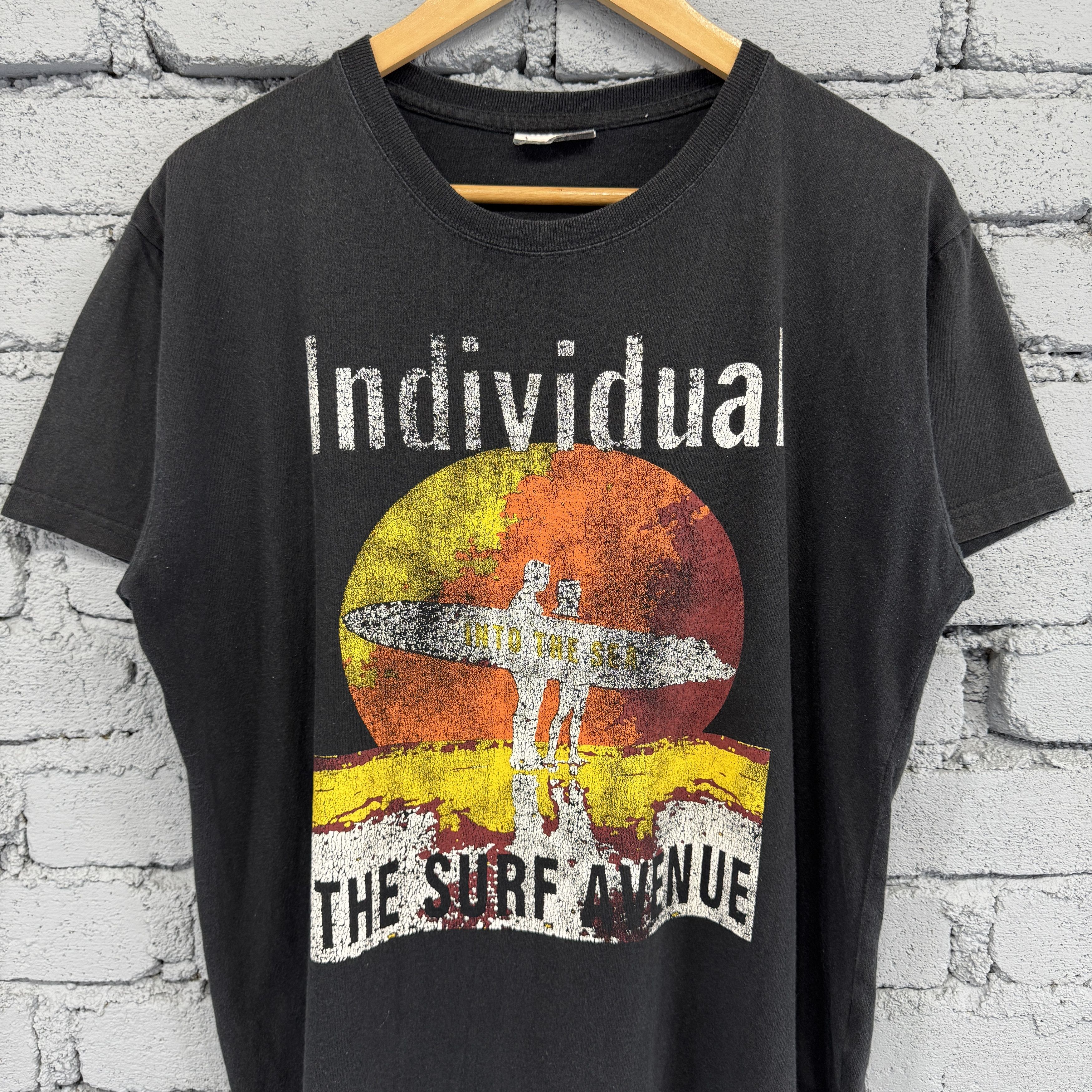 Vintage Vintage Surfing "Individual THE SURF AVENUE" Sunfaded Tshirt Size US L / EU 52-54 / 3 - 3 Thumbnail
