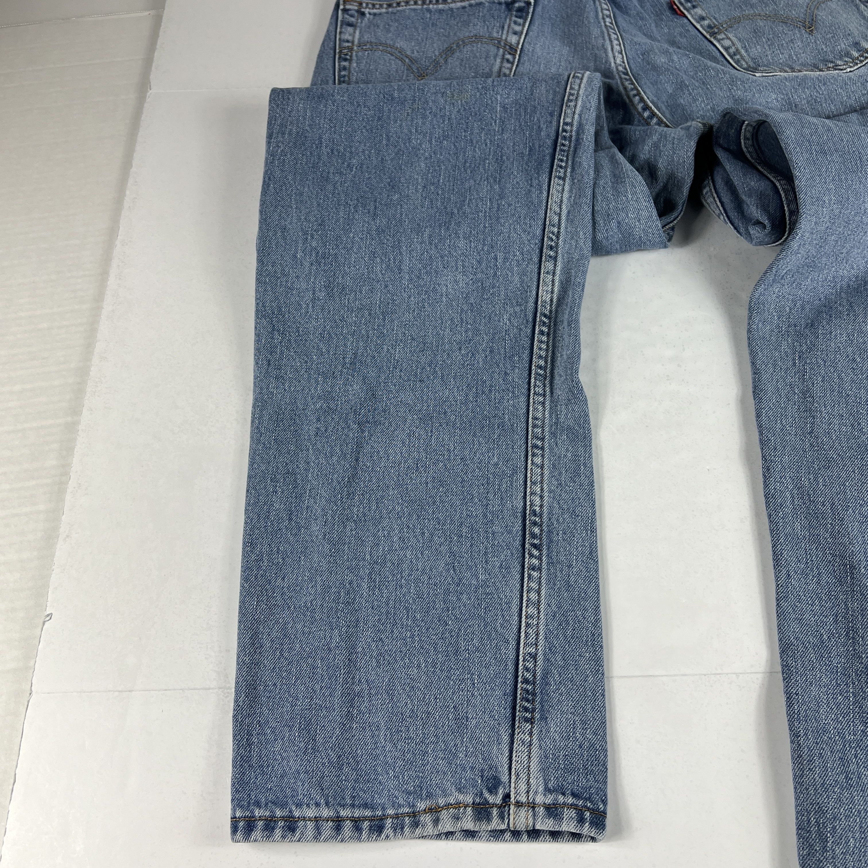 Levi's Y2K Levi's Jeans 550 Relaxed Fit Blue Faded Cotton Denim Size US 33 - 18 Thumbnail