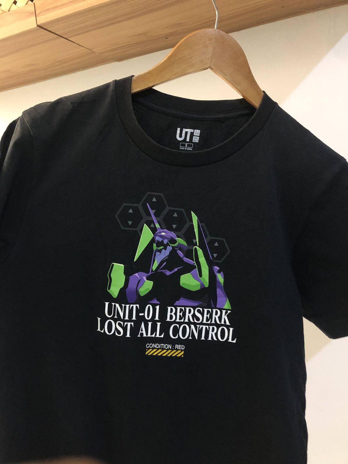 Anime × Japanese Brand × Uniqlo Evagelion 01 Berserk X Uniqlo Black Shirt Medium Size Size US S / EU 44-46 / 1 - 6 Thumbnail
