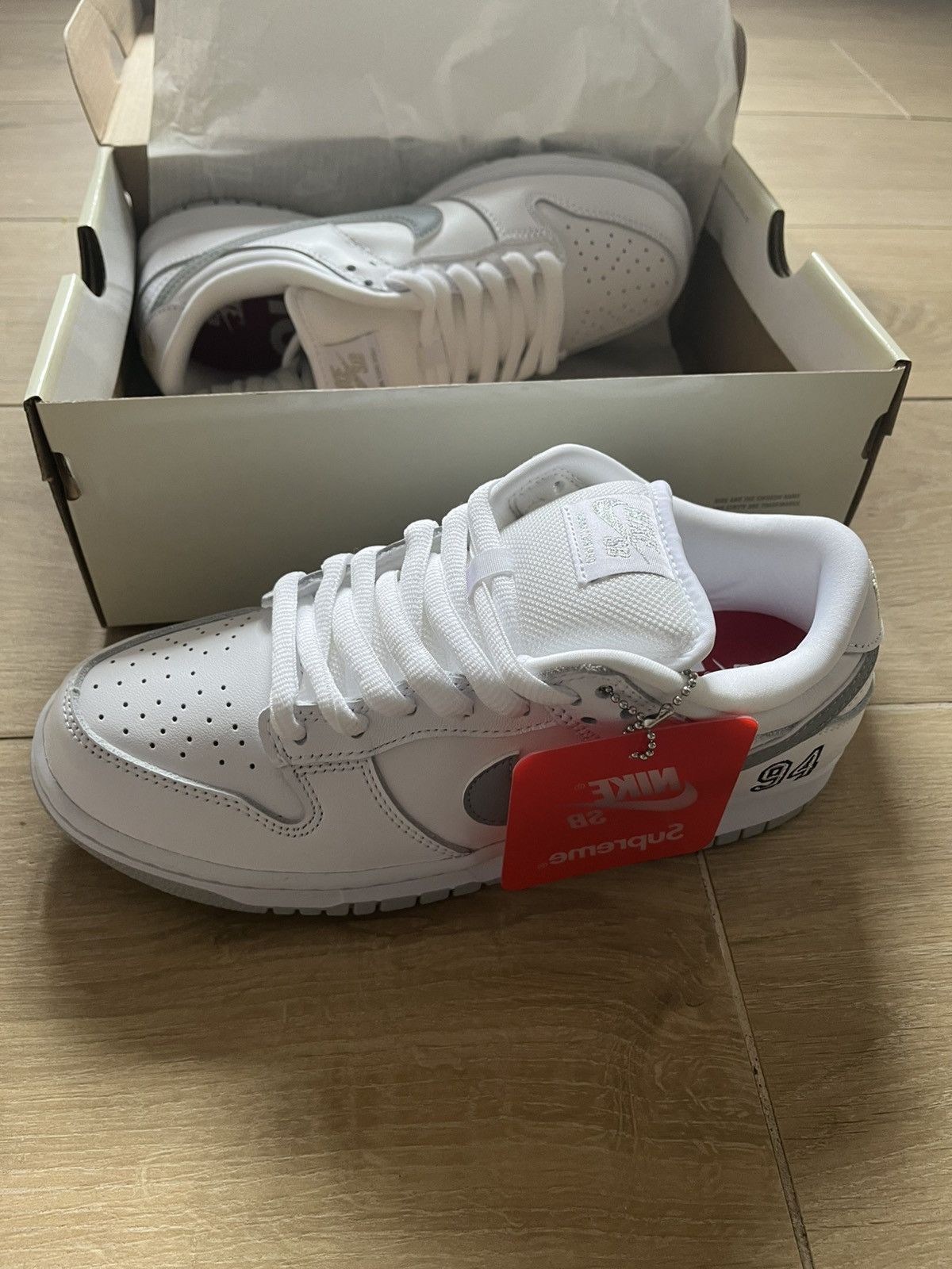 Nike × Supreme Newly dropped brand new sb supreme dunks Size US 6.5 / EU 39-40 - 3 Thumbnail