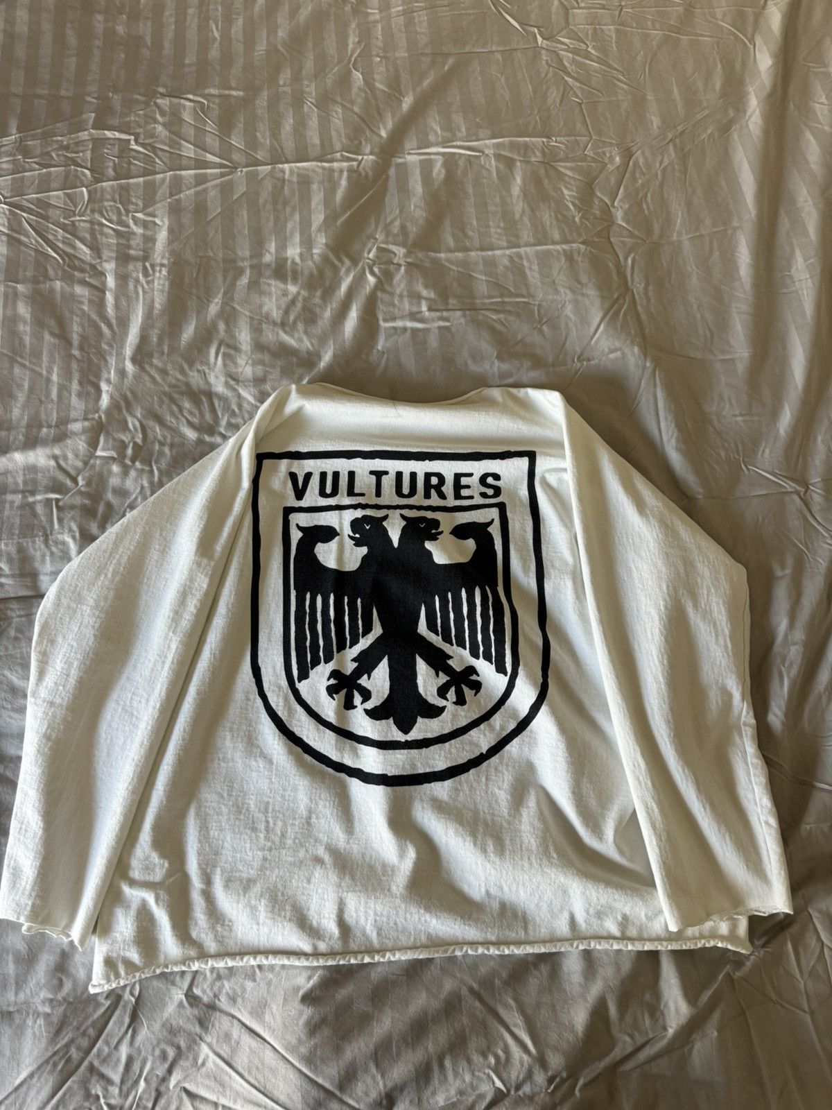 Yeezy Yeezy vultures shirt Size US M / EU 48-50 / 2 - 3 Thumbnail