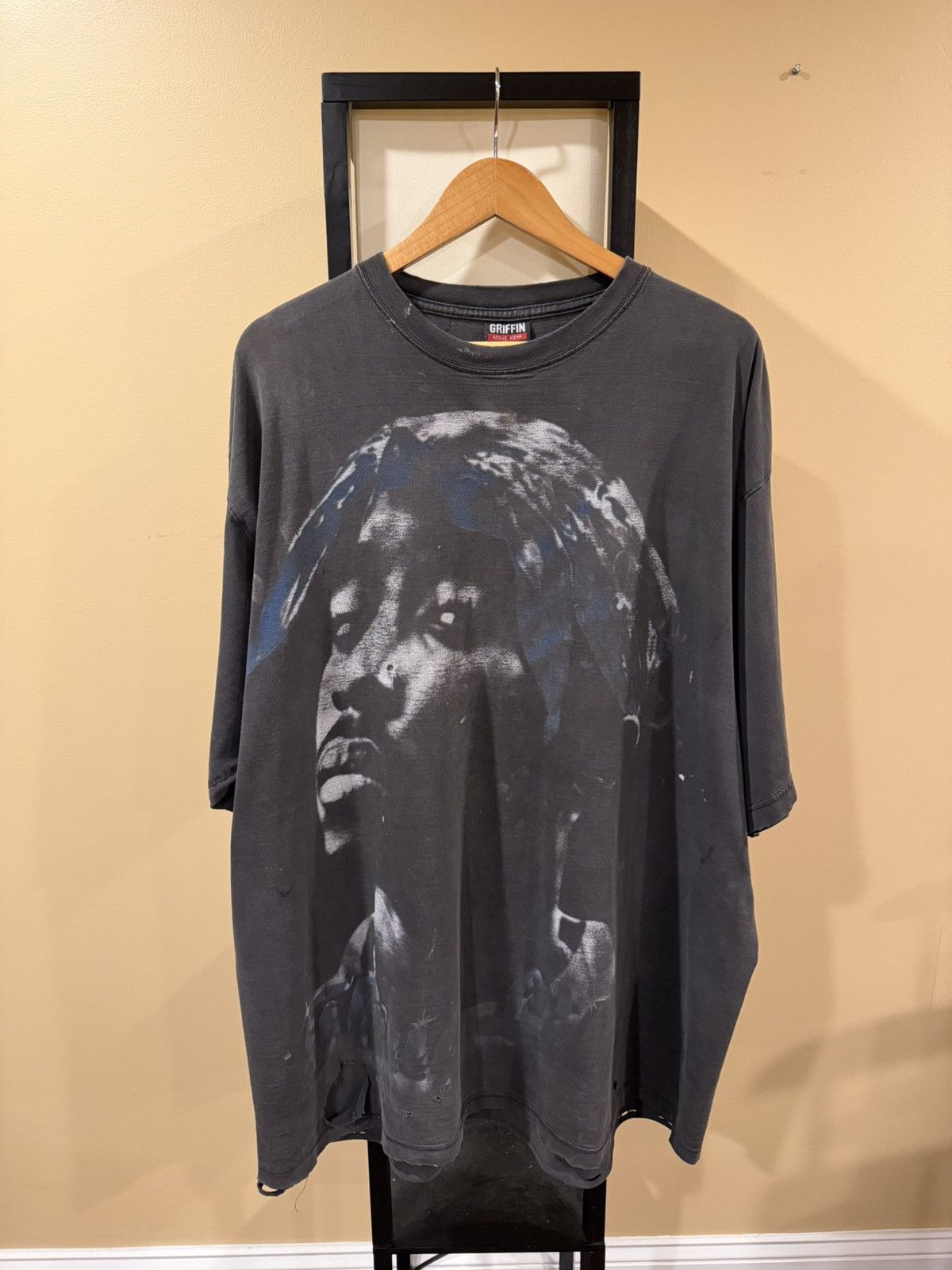 Vintage Vintage 90’s 2pac Big Face “Thug Life” Faded Rap T-Shirt Size US XXL / EU 58 / 5 - 1 Thumbnail