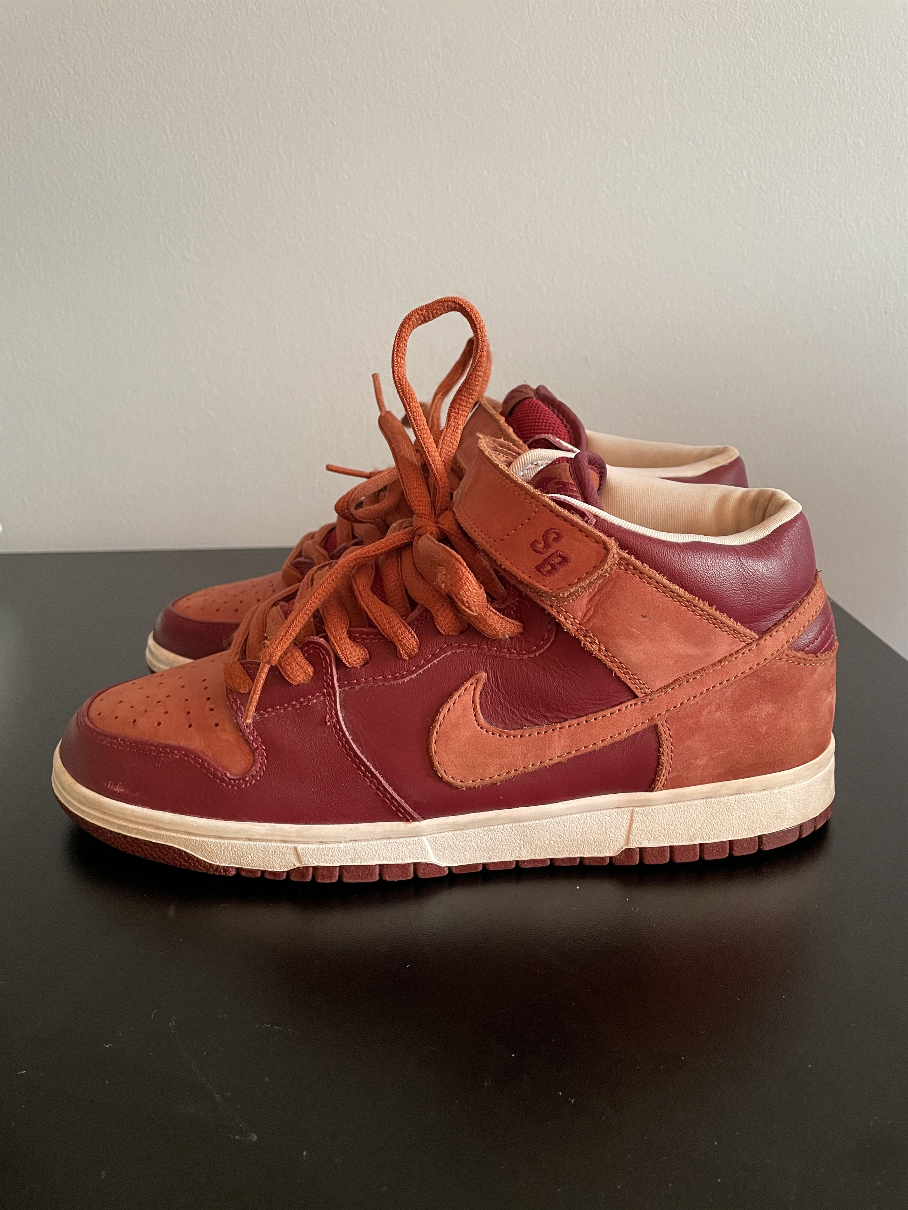 Nike SB 2007 Nike SB Dunk Mid Team Red Pony pushead pigeon bison Size US 9 / EU 42 - 1 Thumbnail