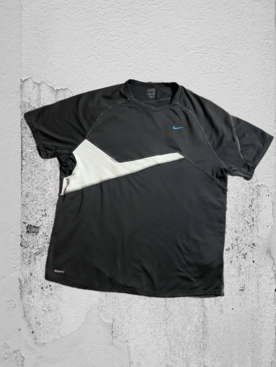 Nike × Vintage 90s Nike Central Swoosh Vintage Y2K Oversized Retro T-Shirt Size US L / EU 52-54 / 3 - 1 Thumbnail
