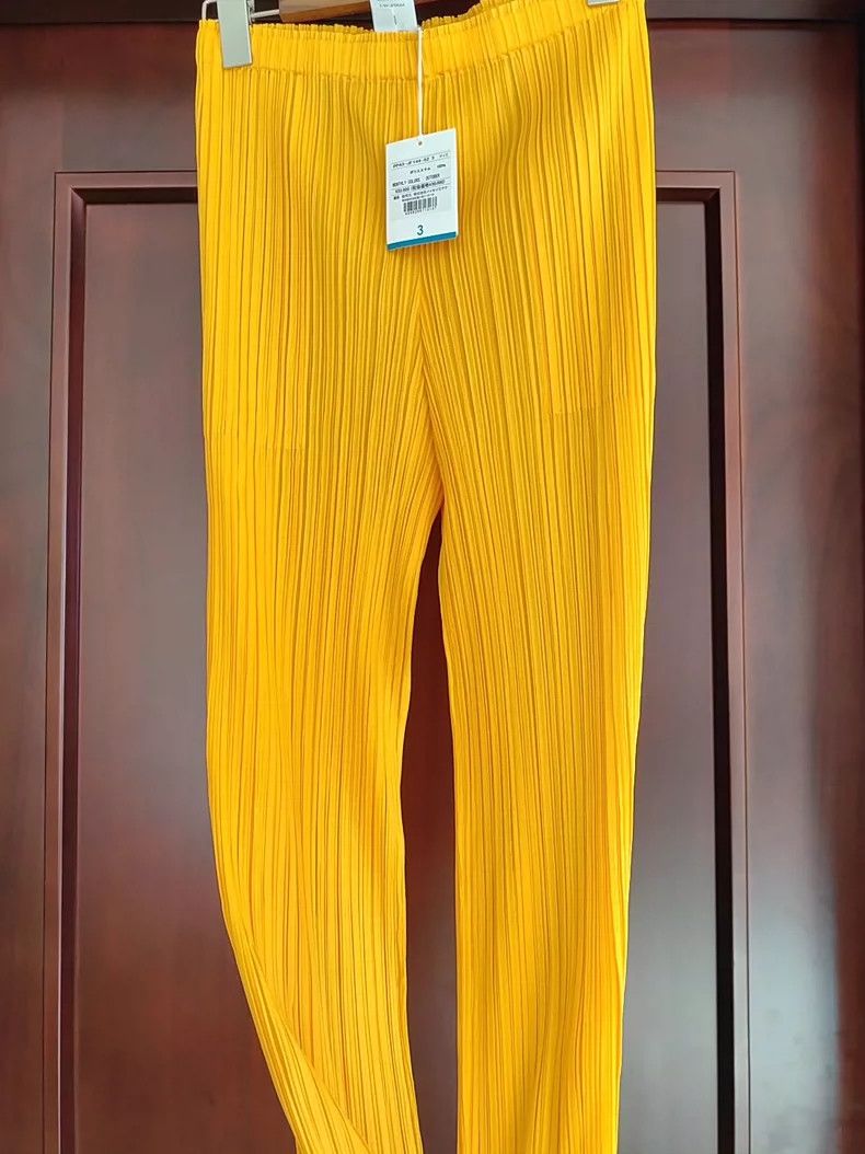 Issey Miyake Issey Miyake size:3 Bright yellow pleated trousers Size 22" - 3 Thumbnail