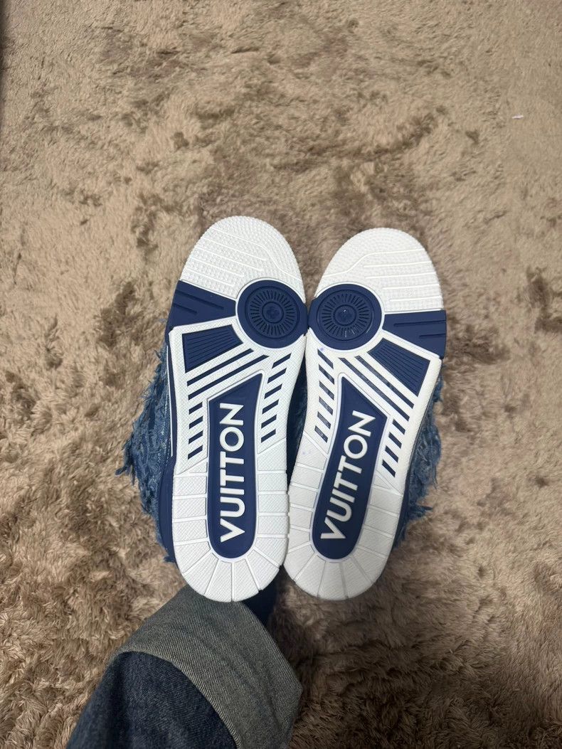 Louis Vuitton Louis Vuitton Round toe, flat bottom and low top board sho Size US 9 / EU 42 - 7 Thumbnail