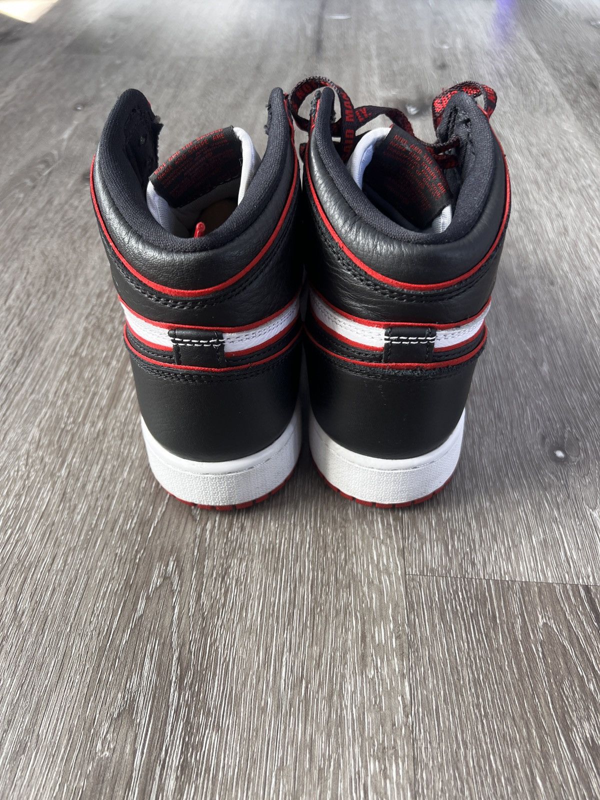 Jordan Brand Air Jordan 1 High “Bloodline” (GS) **PRE-OWNED** Size US 5.5 / EU 38 - 4 Thumbnail