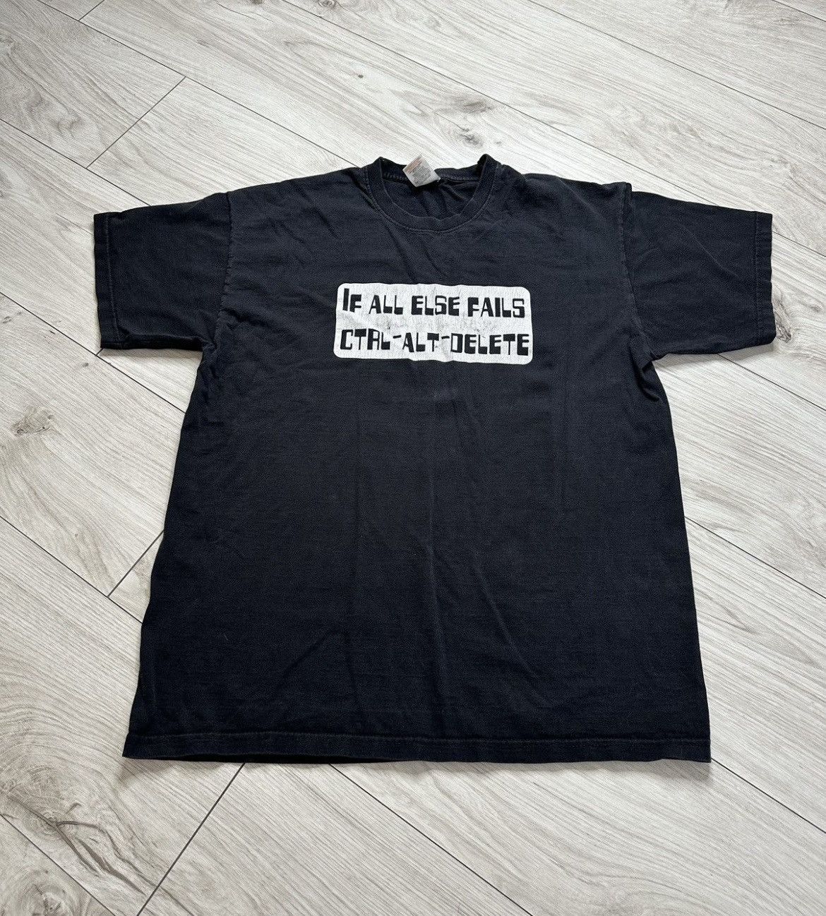 Vintage VINTAGE 90s KEYBOARD CTRL ALT DELETE COMPUTER T-SHIRT Size US L / EU 52-54 / 3 - 1 Thumbnail