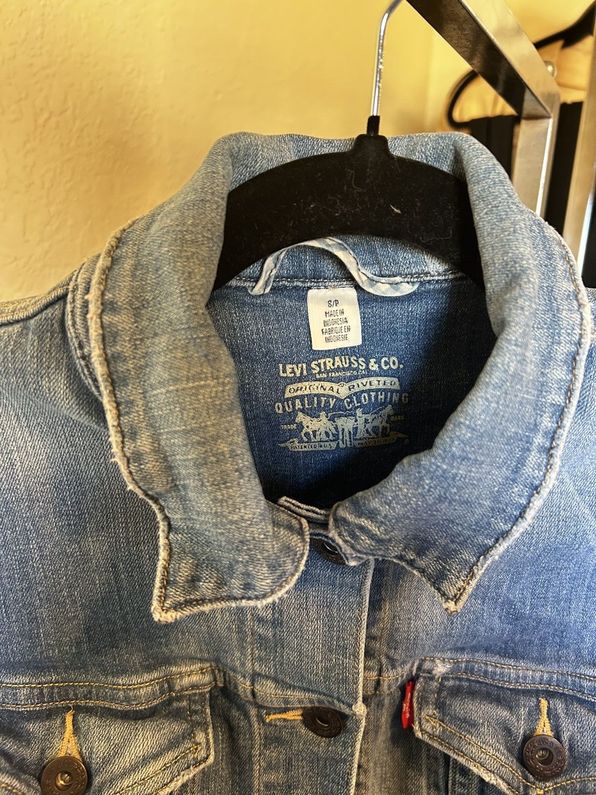 Levi's Levi’s Trucker Denim Cropped Jacket Size S / US 4 / IT 40 - 2 Thumbnail