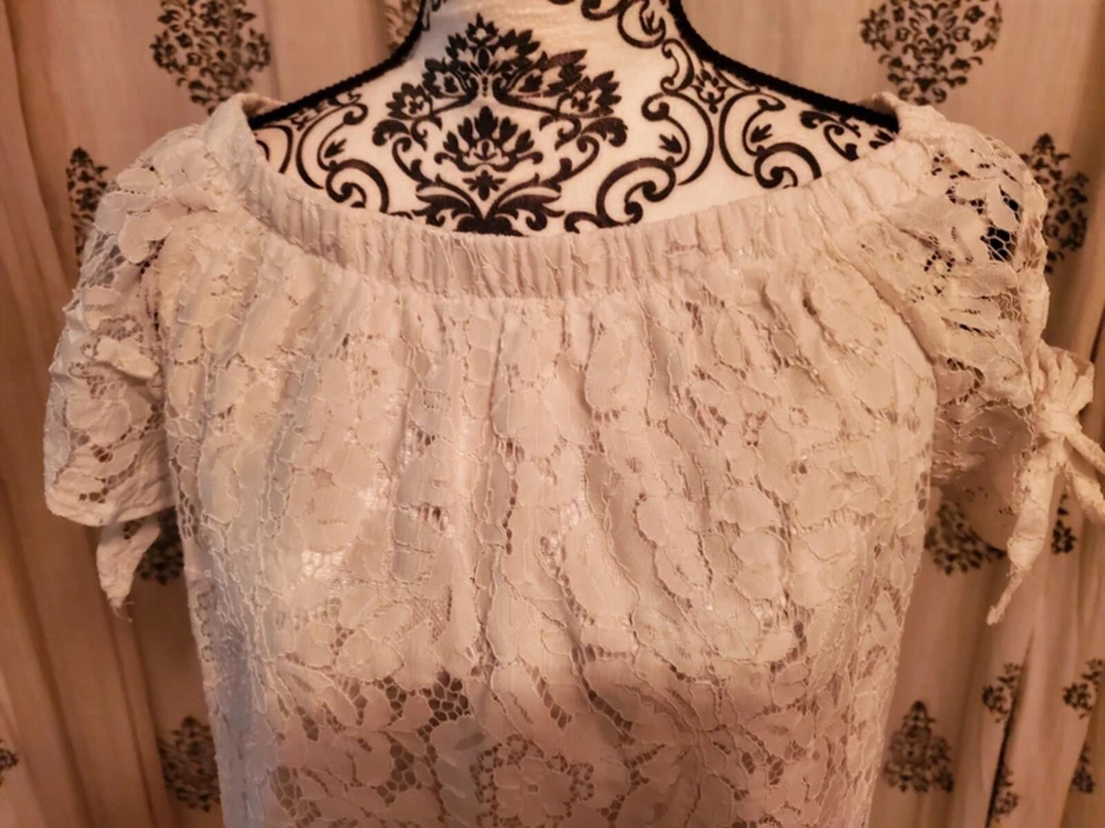 Other Beautiful Lace Top Size M / US 6-8 / IT 42-44 - 3 Thumbnail