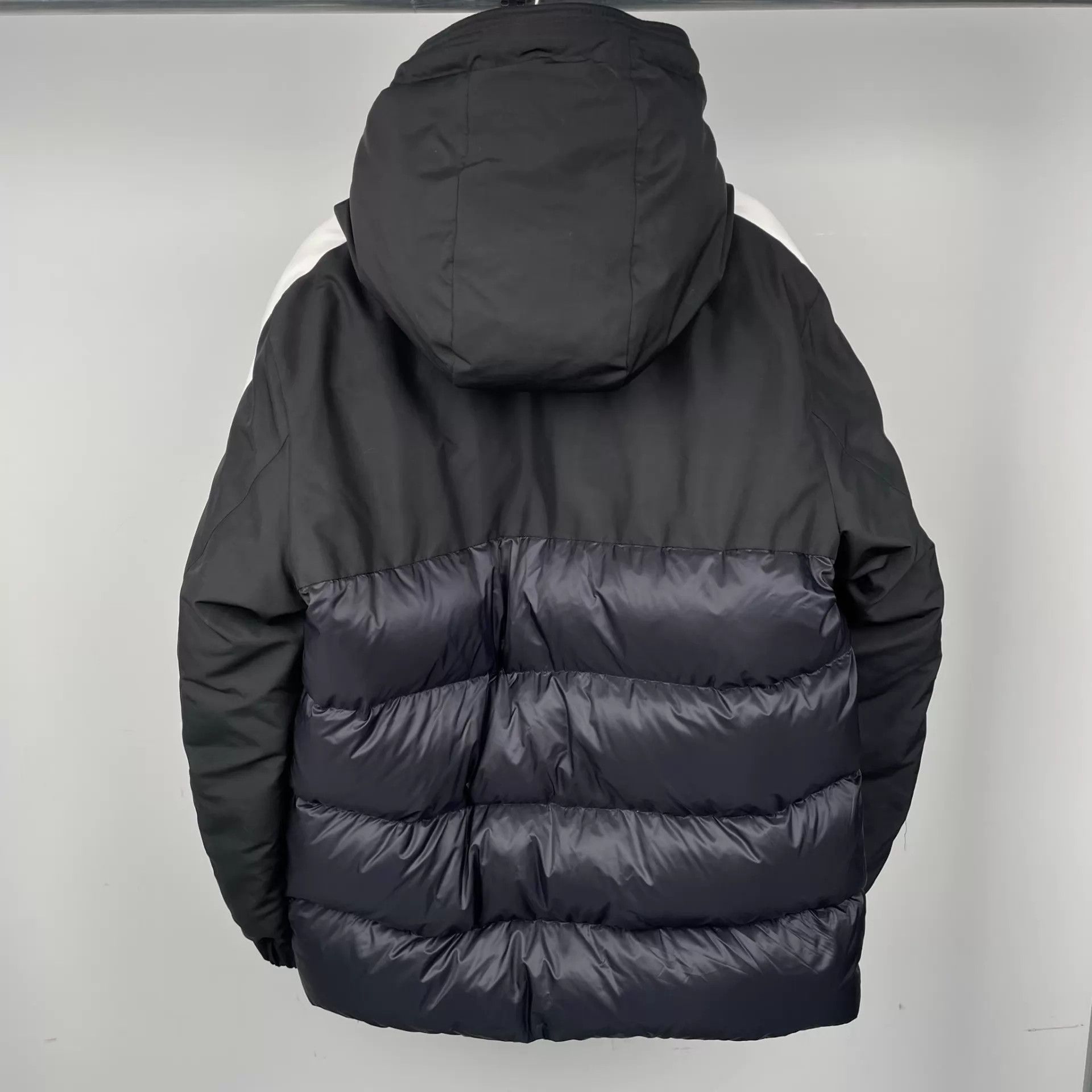 Moncler Moncler 2020 Puffer Jacket 260420HXN6F02 Size US L / EU 52-54 / 3 - 2 Thumbnail