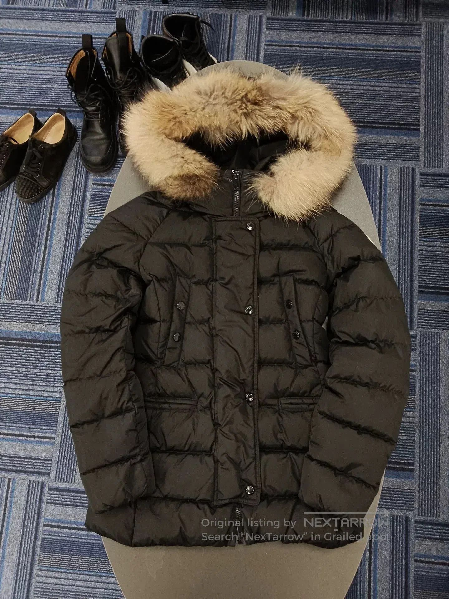 Moncler moncler classic logo down jacket with fur collar. Size XS / US 0-2 / IT 36-38 - 1 Thumbnail