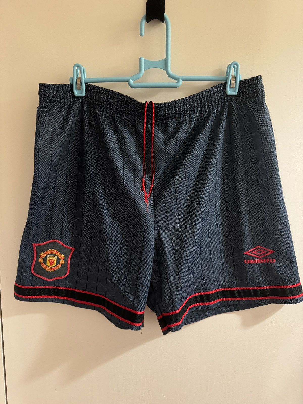 Umbro Vintage Manchester United 1995 - 1996 Away Shorts Size US 32 / EU 48 - 1 Thumbnail