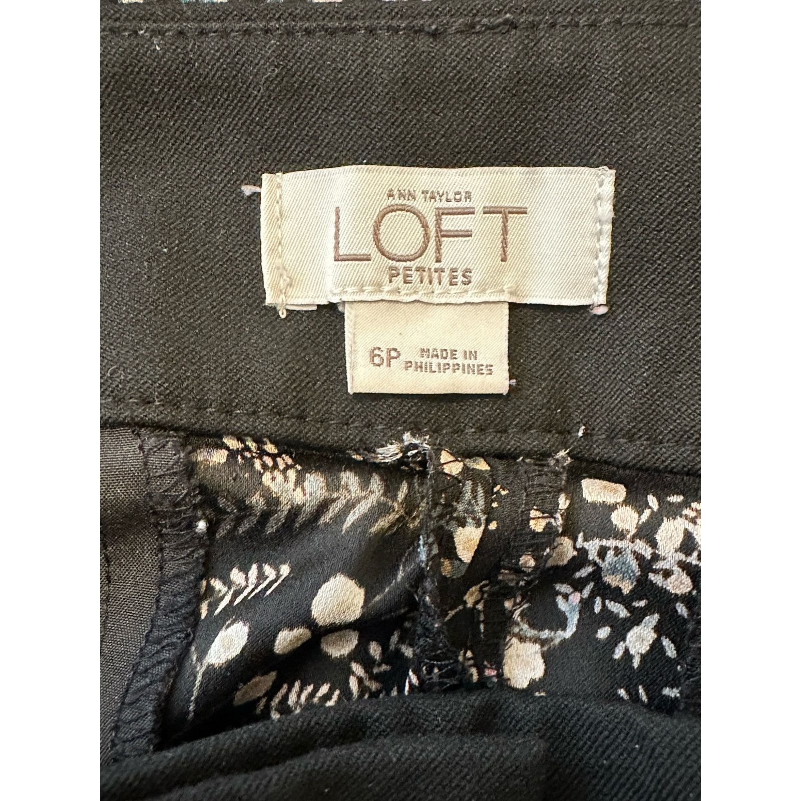 Loft Loft black green floral ankle pleated pants size 6P Size 32" / US 10 / IT 46 - 3 Thumbnail