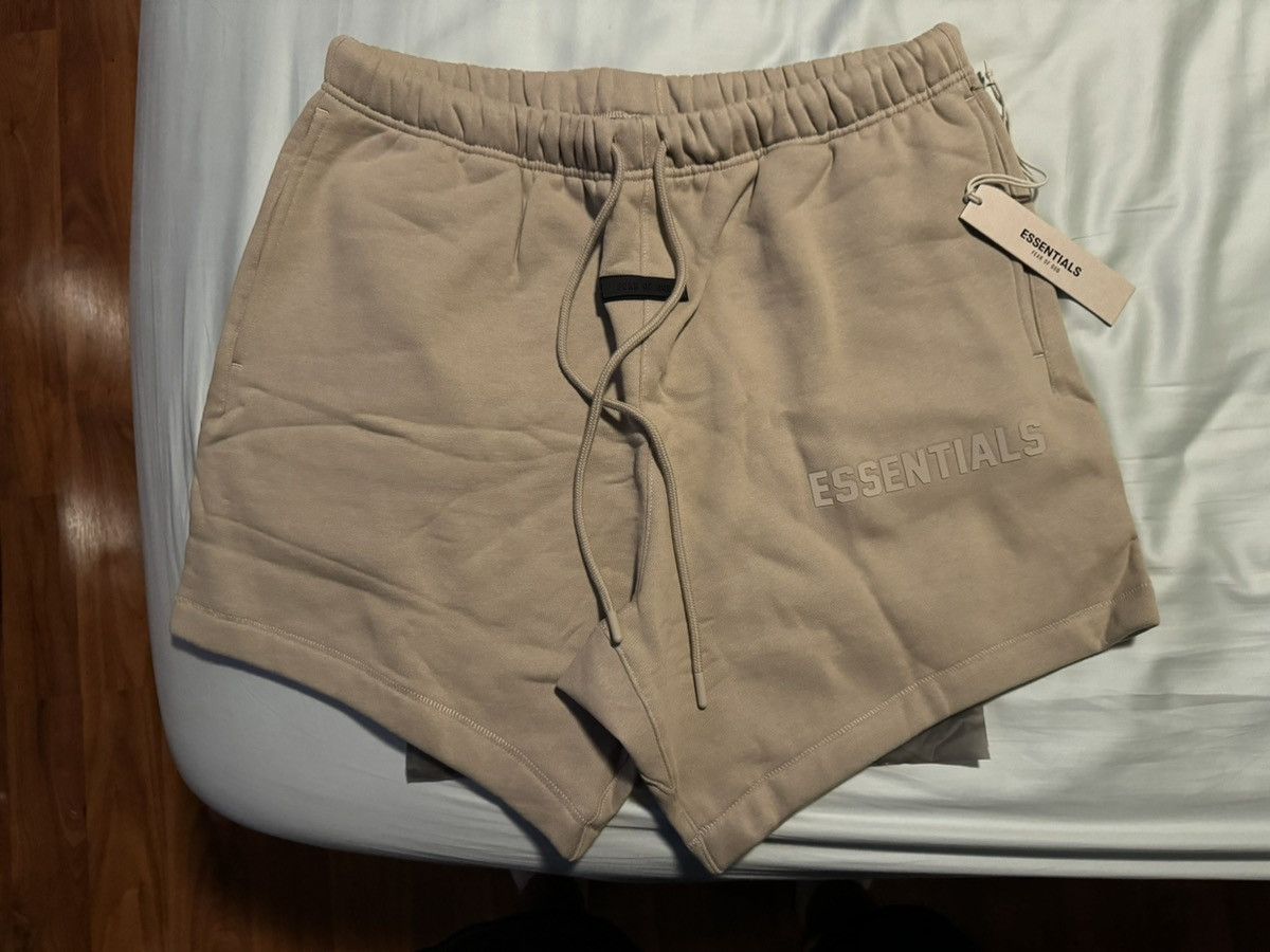 FOG Essentials Khaki Shorts Size discount Large